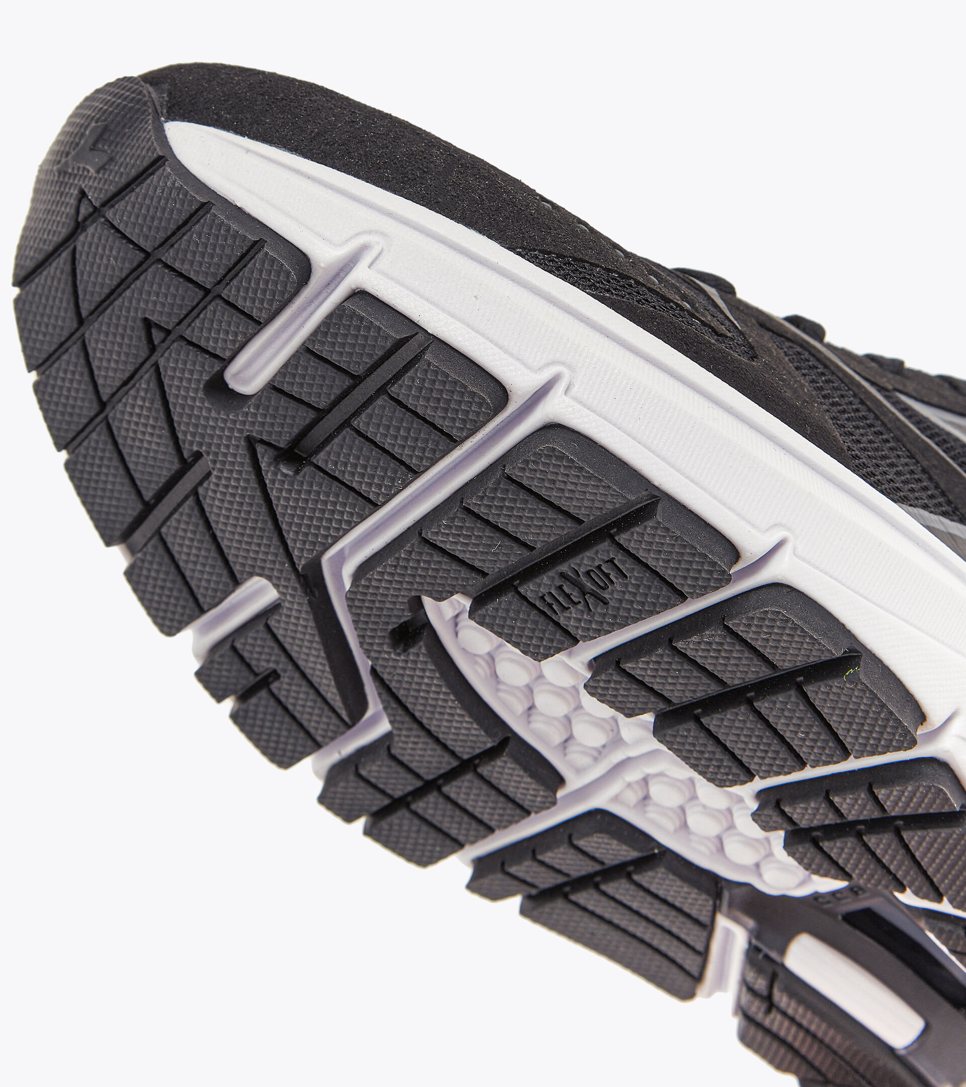 Chaussures de running - Homme MYTHOS BLUSHIELD 8 VORTICE HIP  - Diadora