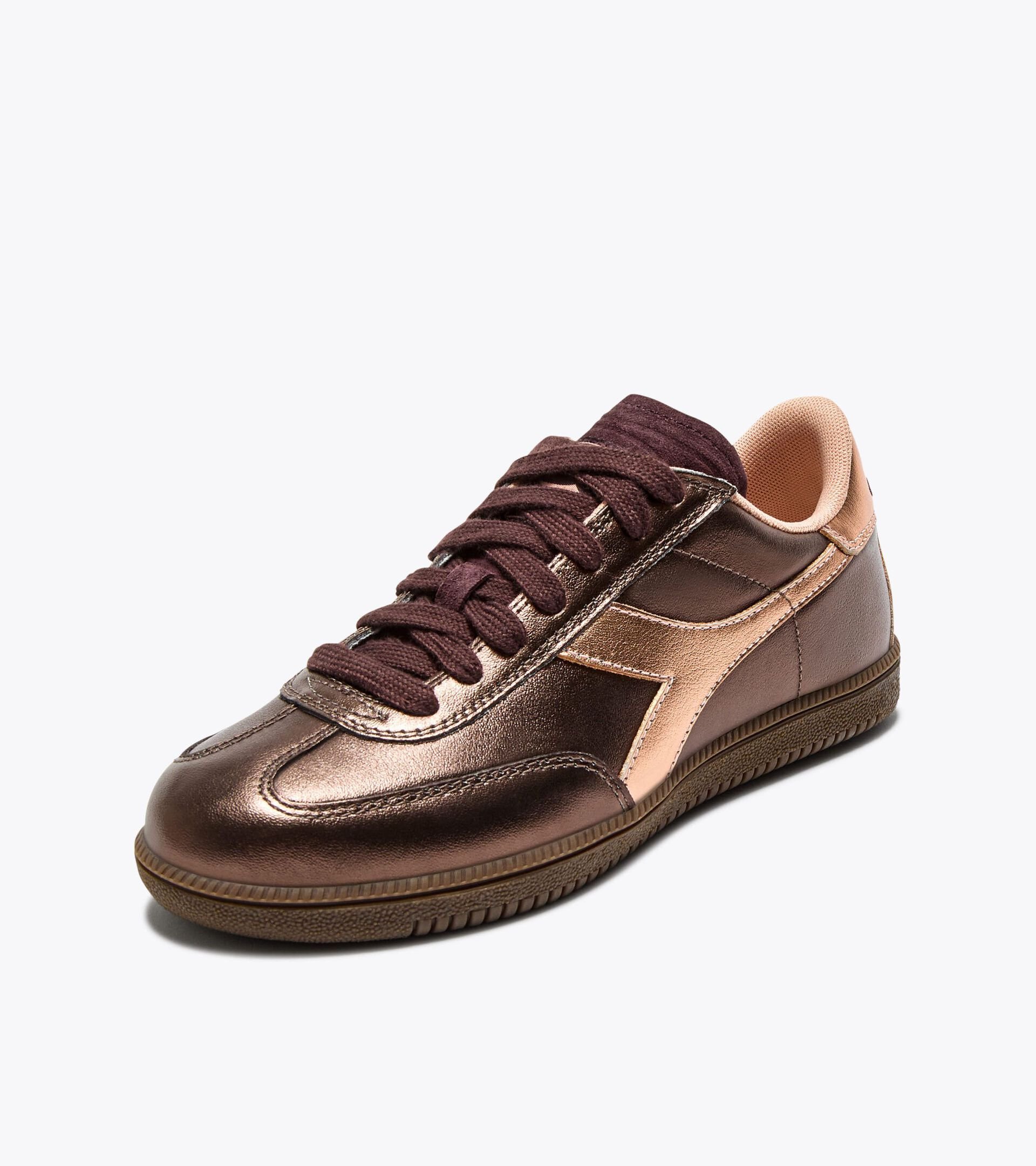 Zapatilla de piel metalizada - Para todos los géneros
TRAINER METALIZED VIOLA CHOCOLATA - Diadora