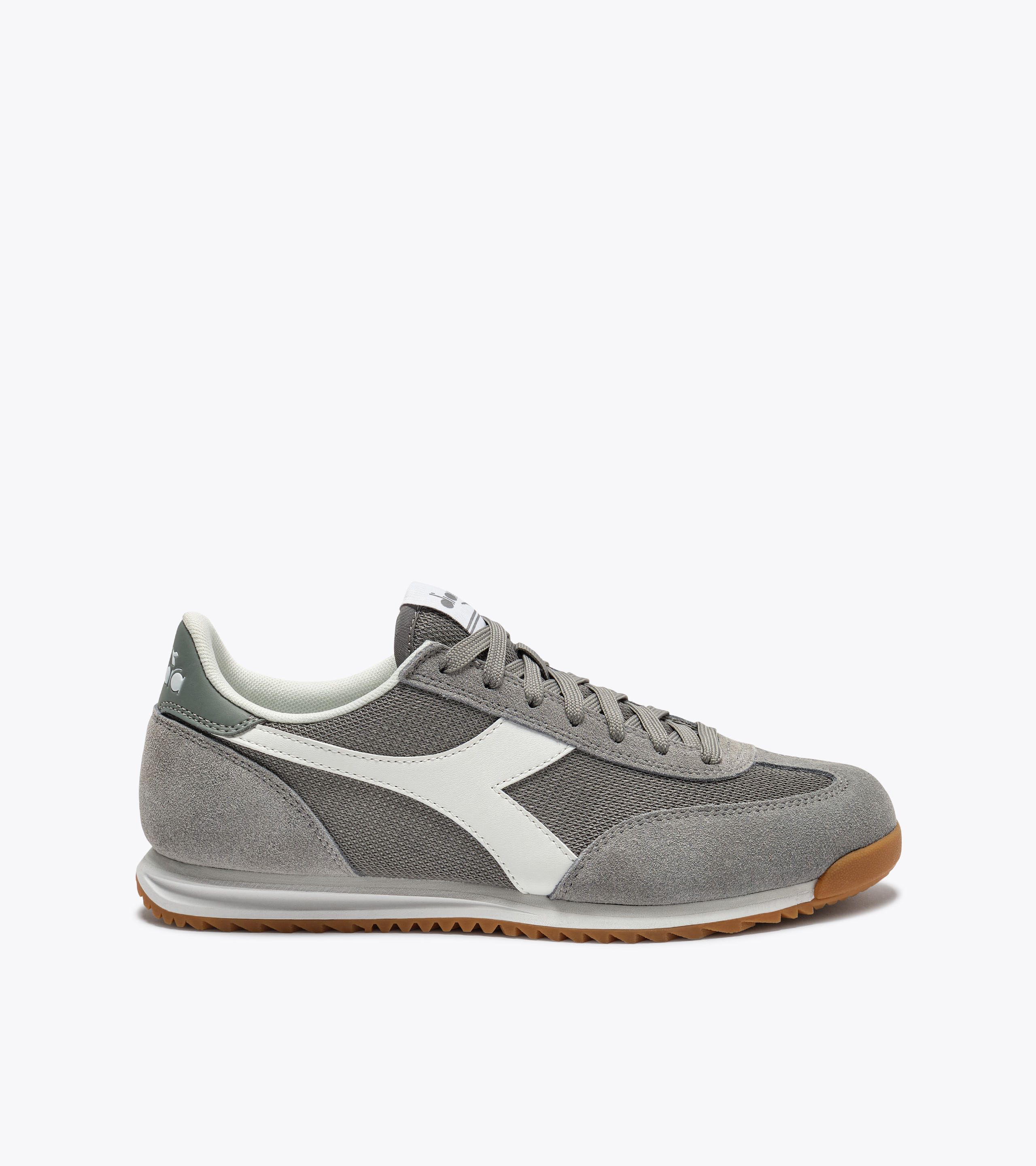 All versions of Diadora Cross: iconic retro-running Sportswear Shoe