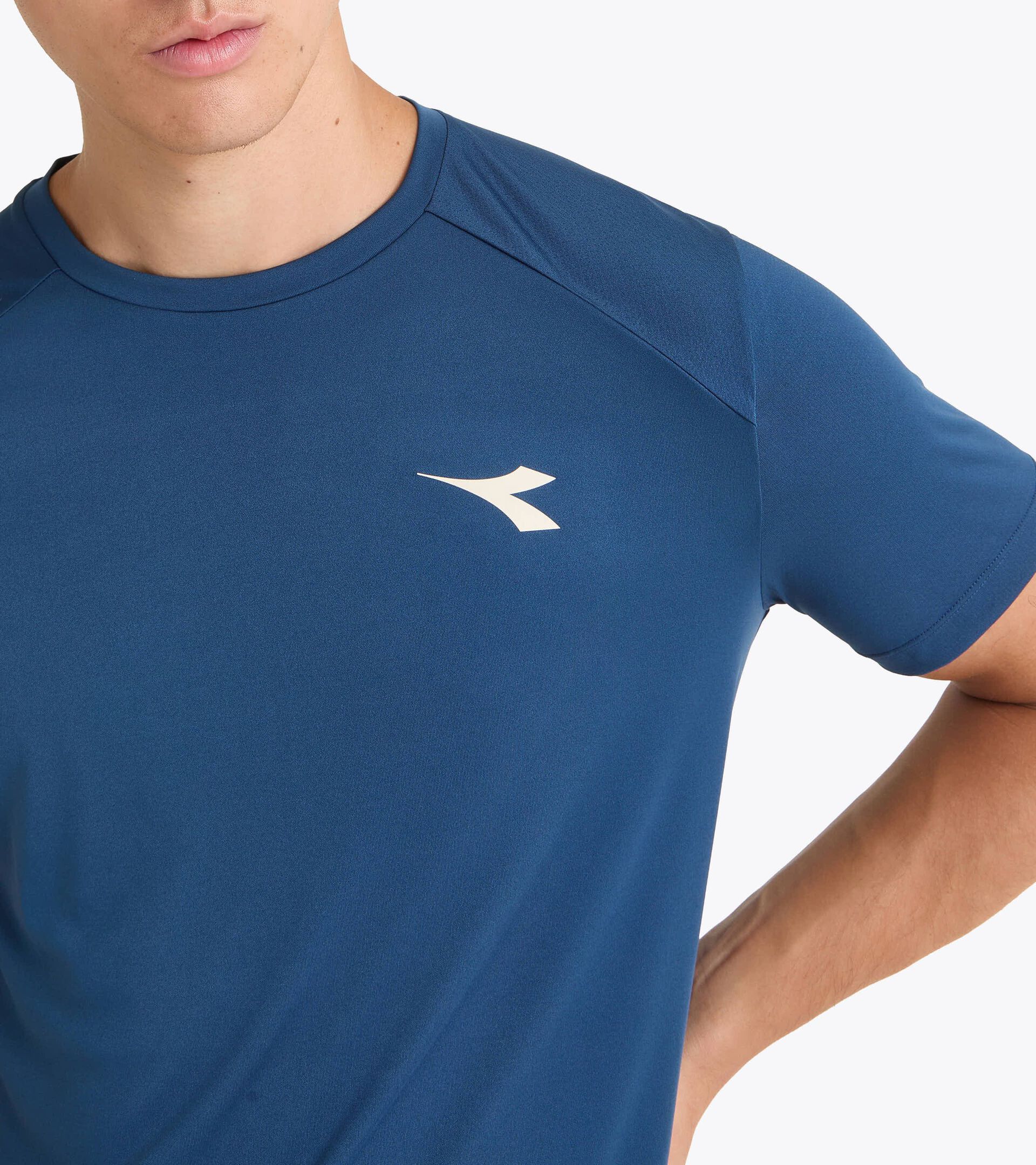 T-shirt da tennis - Uomo
 SS T-SHIRT TENNIS BLU GAGLIARDETTO - Diadora