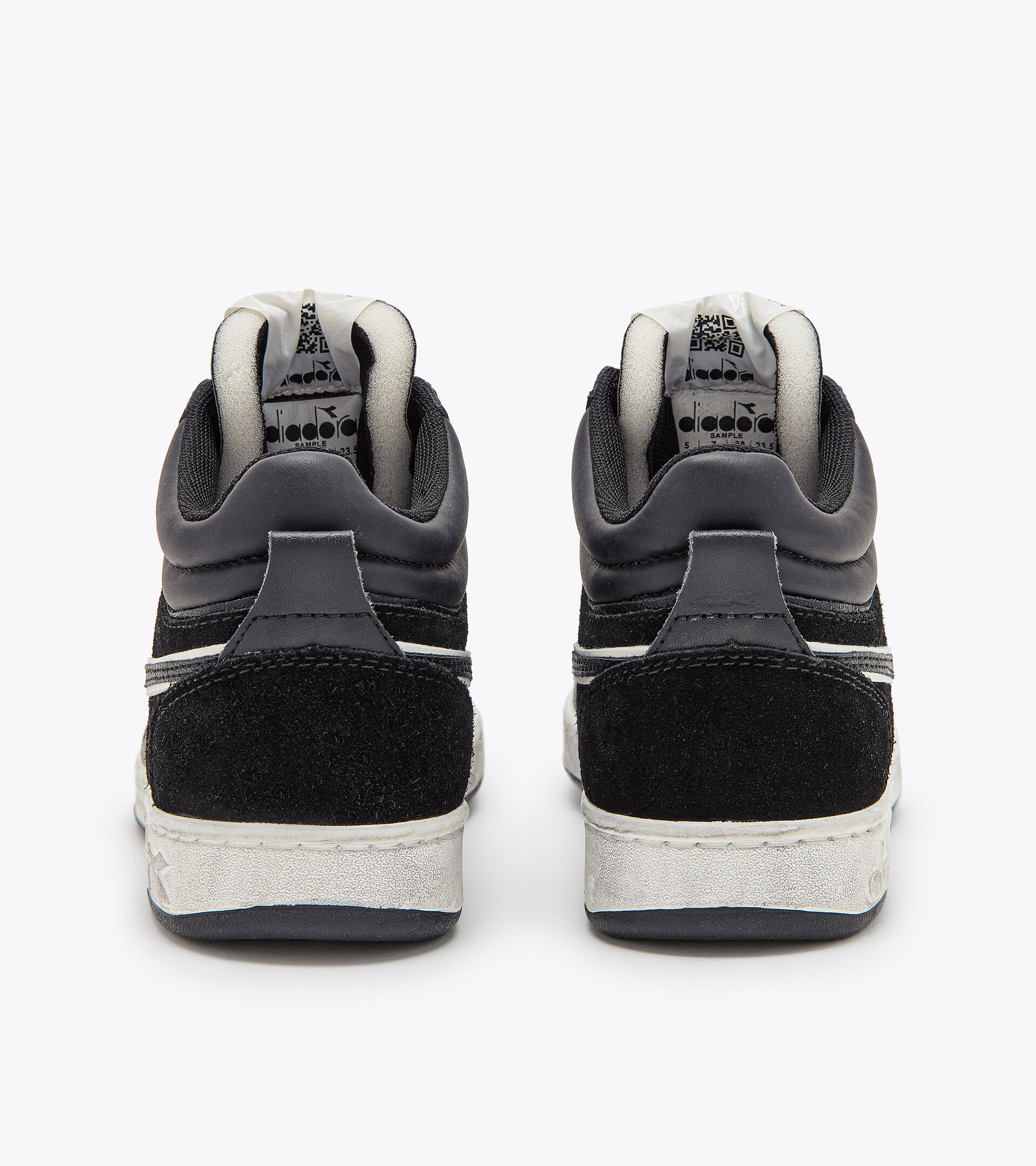 Sports shoes - Women
MAGIC BASKET DEMI METAL WN BLACK /WHITE - Diadora