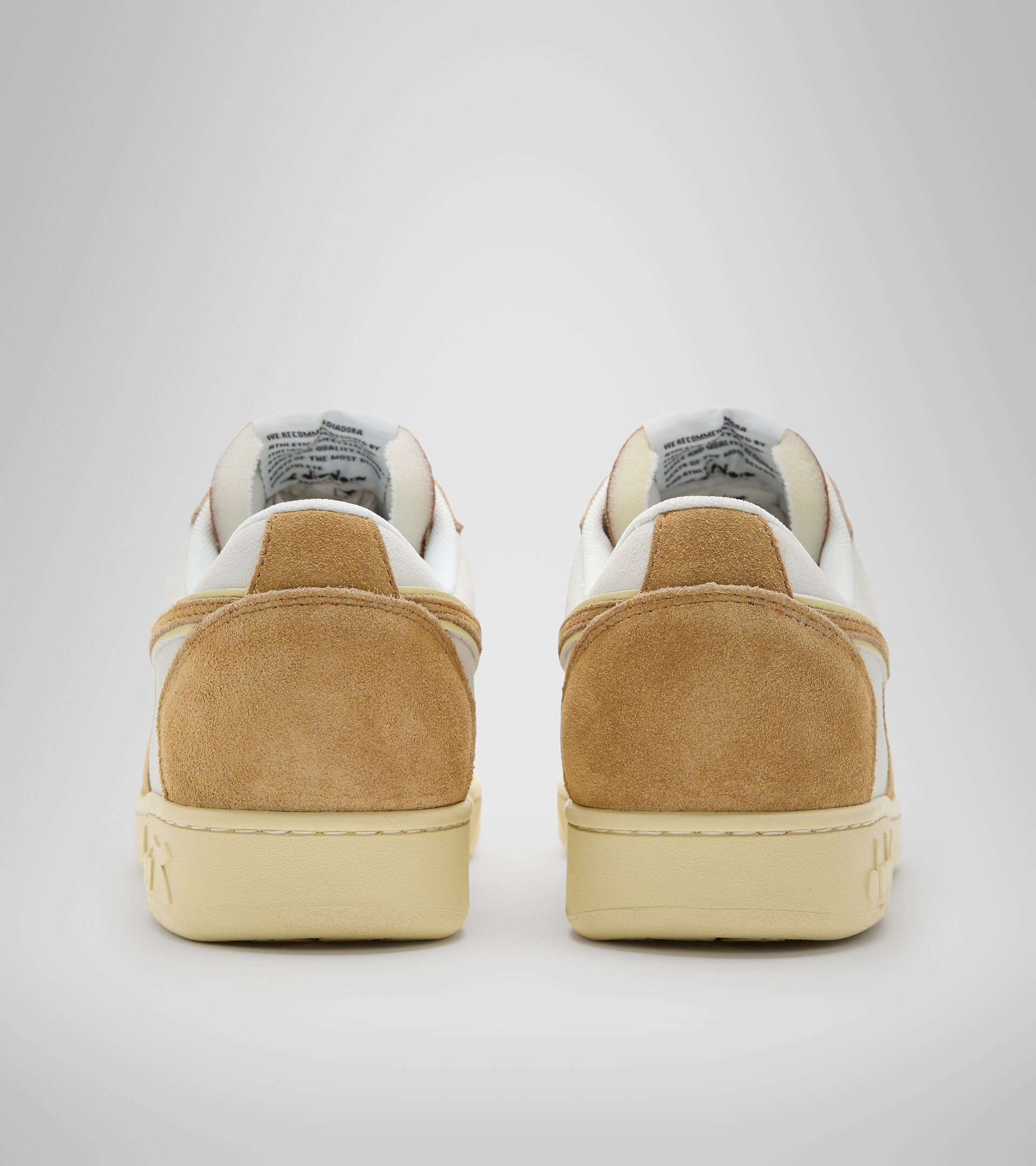 Sports shoes - Unisex MAGIC BASKET LOW SUEDE LEATHER WHITE/BROWN DIJON - Diadora