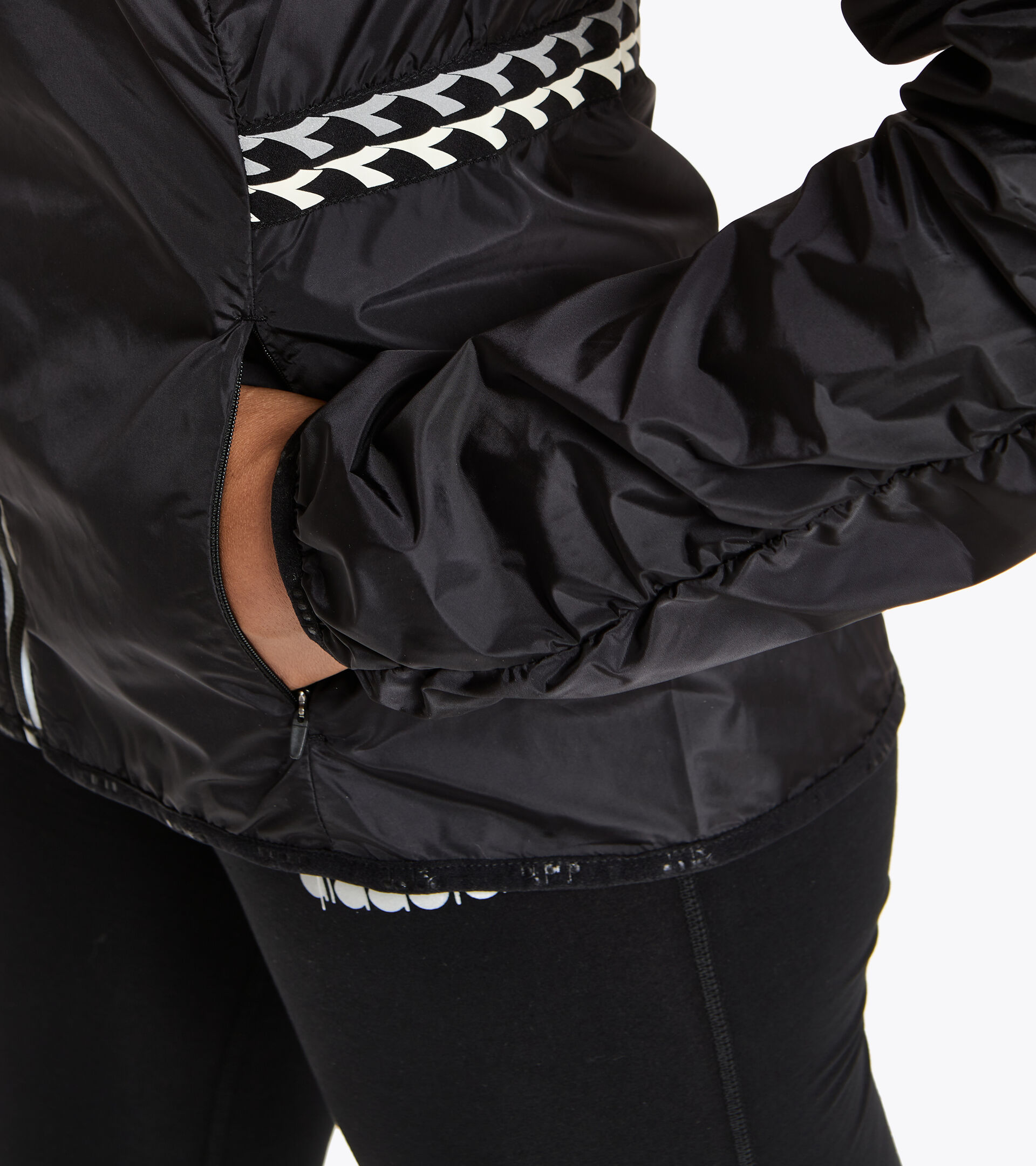 Running windproof jacket - Women L. WINDBREAKER JACKET BLACK - Diadora