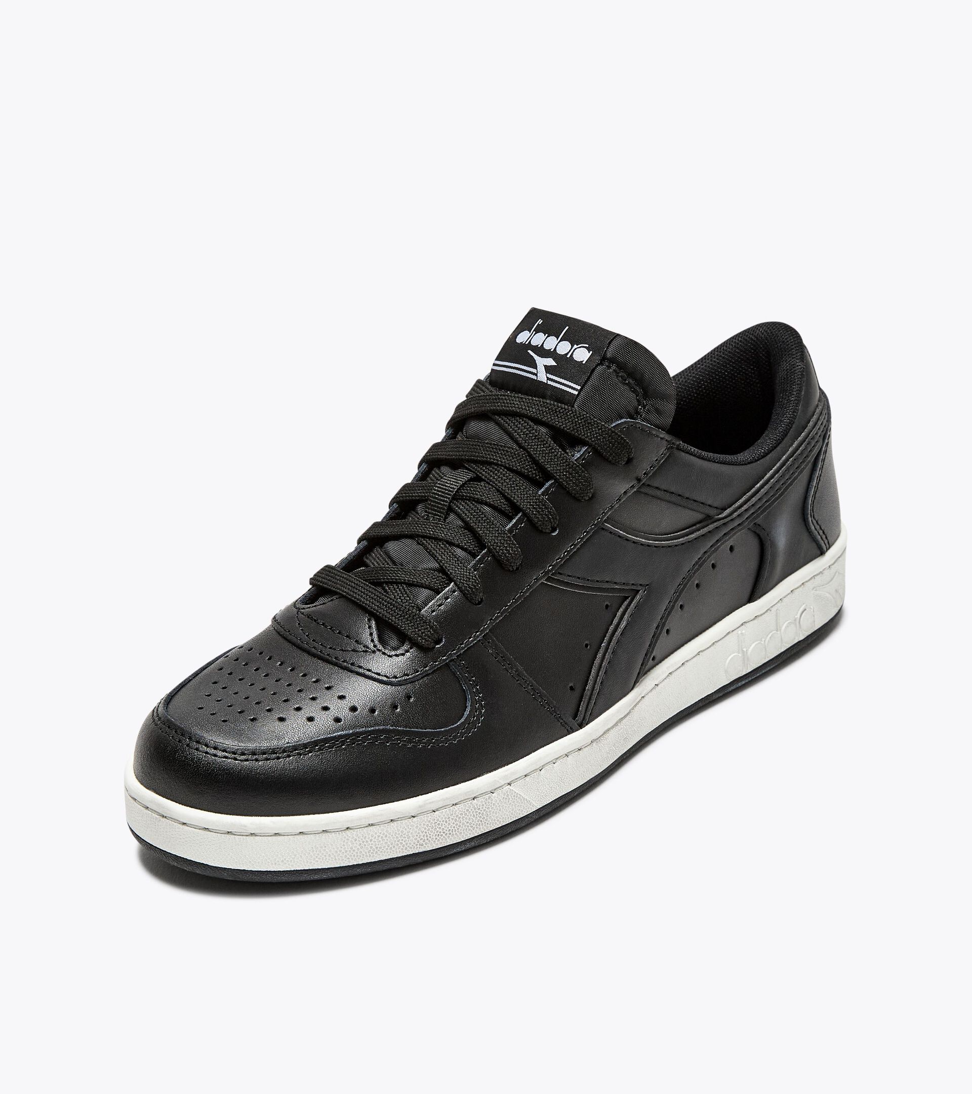 Sporty sneakers - All-Gender MAGIC BASKET LOW ICONA BLACK/BLACK - Diadora