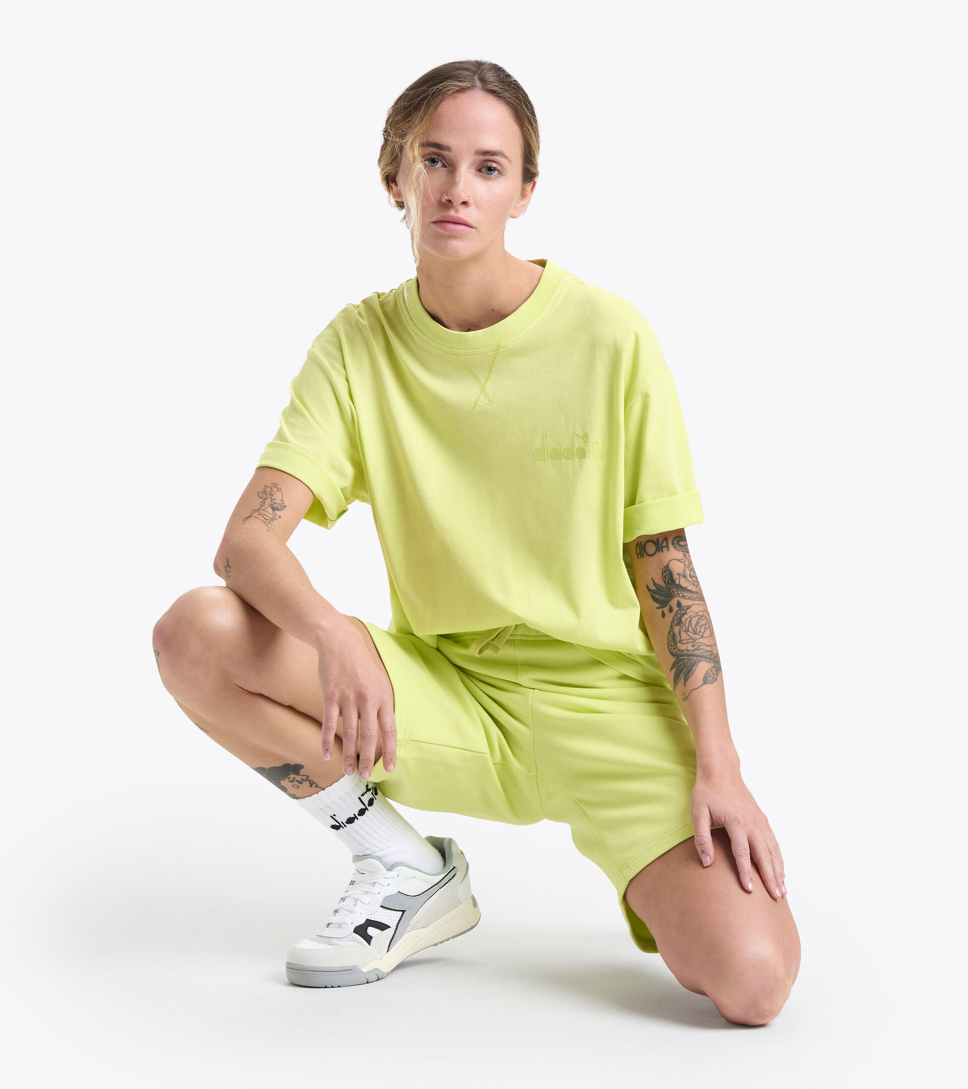 Cotton sweatpants - Gender neutral BERMUDA SPW LOGO DARK LIME GREEN - Diadora