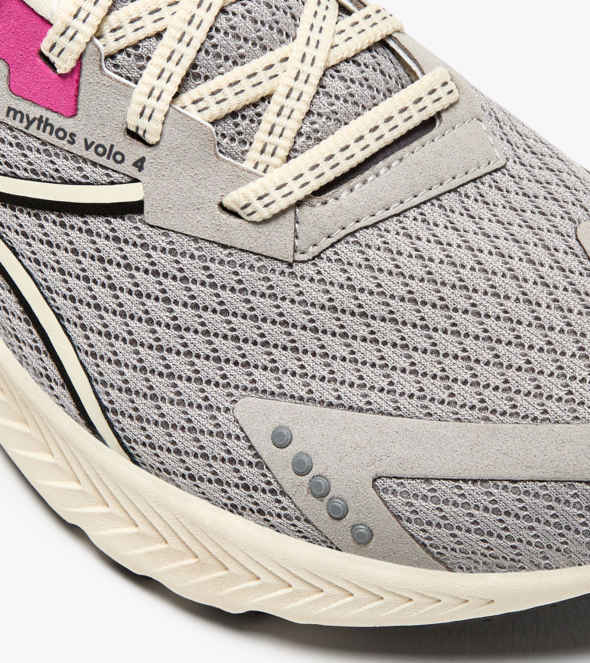 Running shoe - Women's - Crafted from materials with reduced environmental impact MYTHOS BLUSHIELD VOLO 4  W 2030 SILVER/WHISPER WHITE/BLACK - Diadora