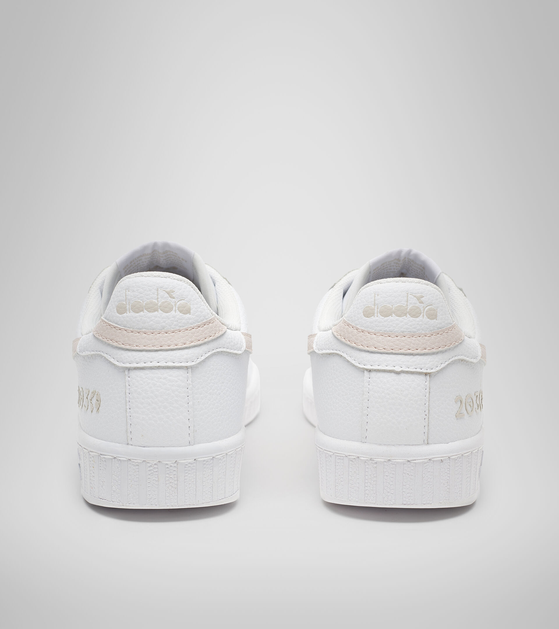 Sporty sneakers - Unisex GAME L LOW 2030 WHITE/CRYSTAL GRAY - Diadora