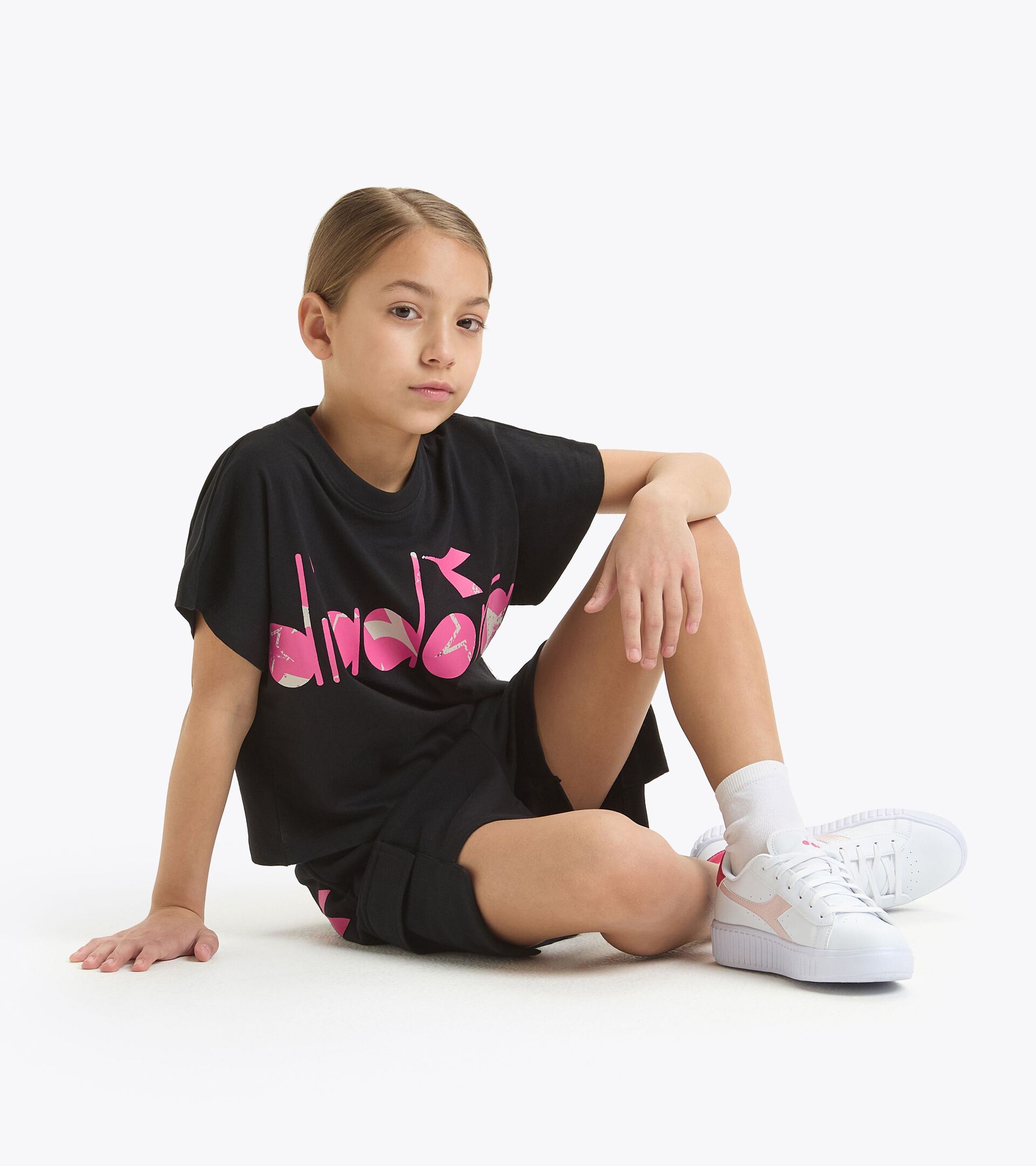 Camiseta cropped - Corte boxy - Niña JG. T-SHIRT STARS NEGRO - Diadora