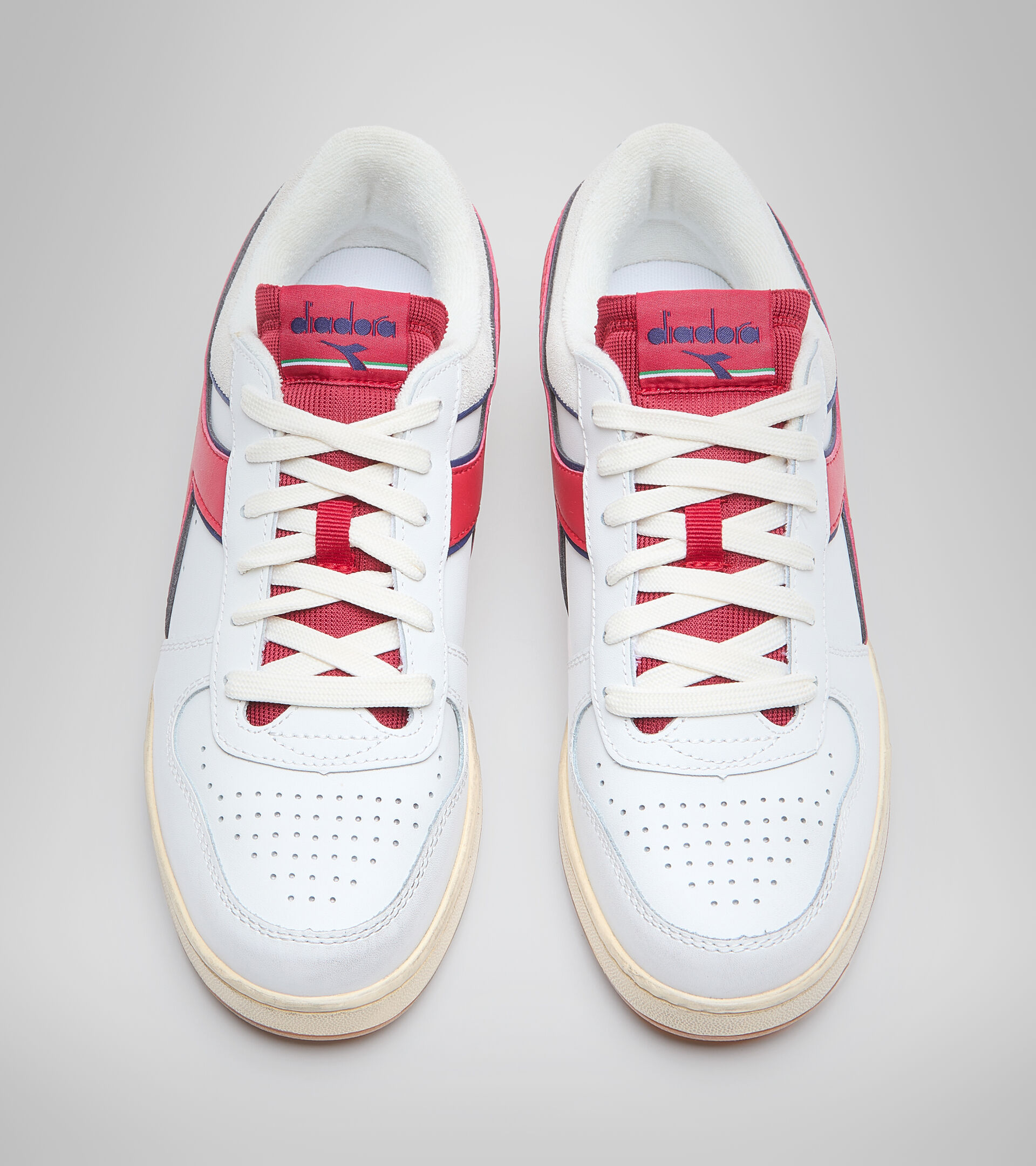Sports shoe - Unisex MAGIC BASKET LOW ICONA WHITE/RED PEPPER - Diadora
