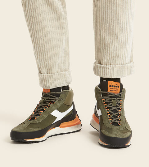 EQUIPE MID MAD ITALIA NUBUCK SW, OLIVINE Chaussures Heritage Made in Italy - Homme EQUIPE MID MAD ITALIA NUBUCK SW OLIVINE - Diadora