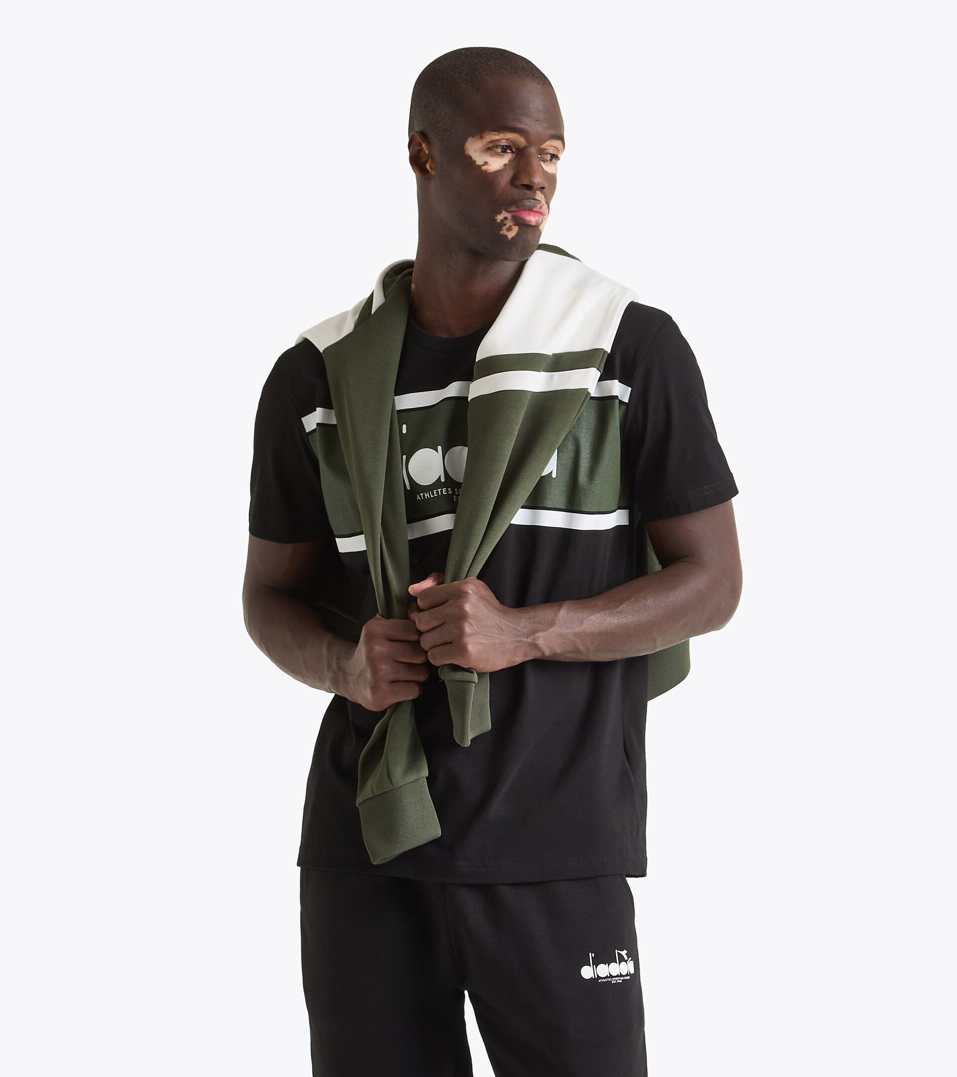 T-shirt - All-Gender T-SHIRT SS LOGO GREEN RIFLE - Diadora