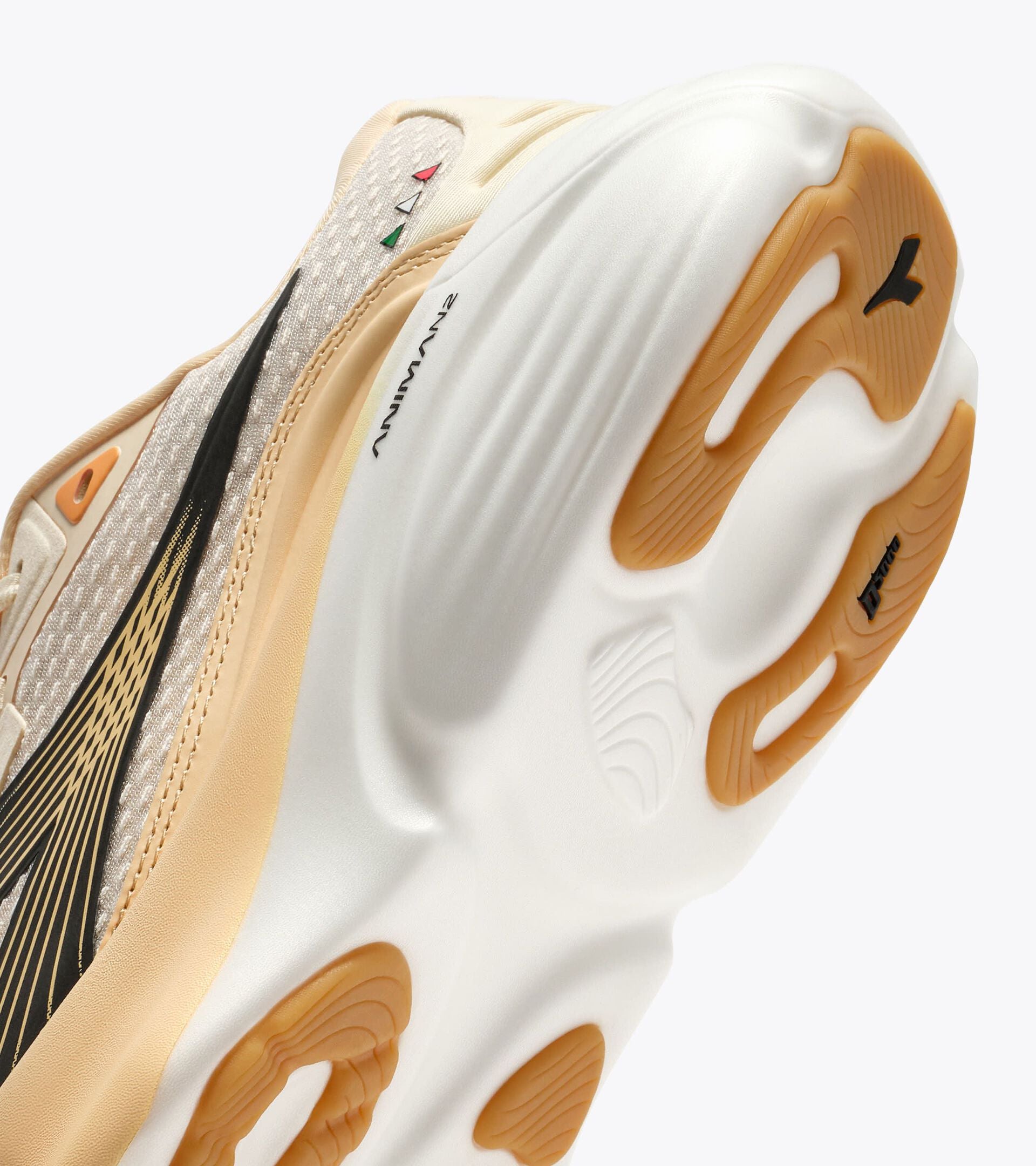 Made in Italy running shoe - Lightness and cushioning - All-Gender ATOMO STAR BUTTERCREAM /BLACK - Diadora