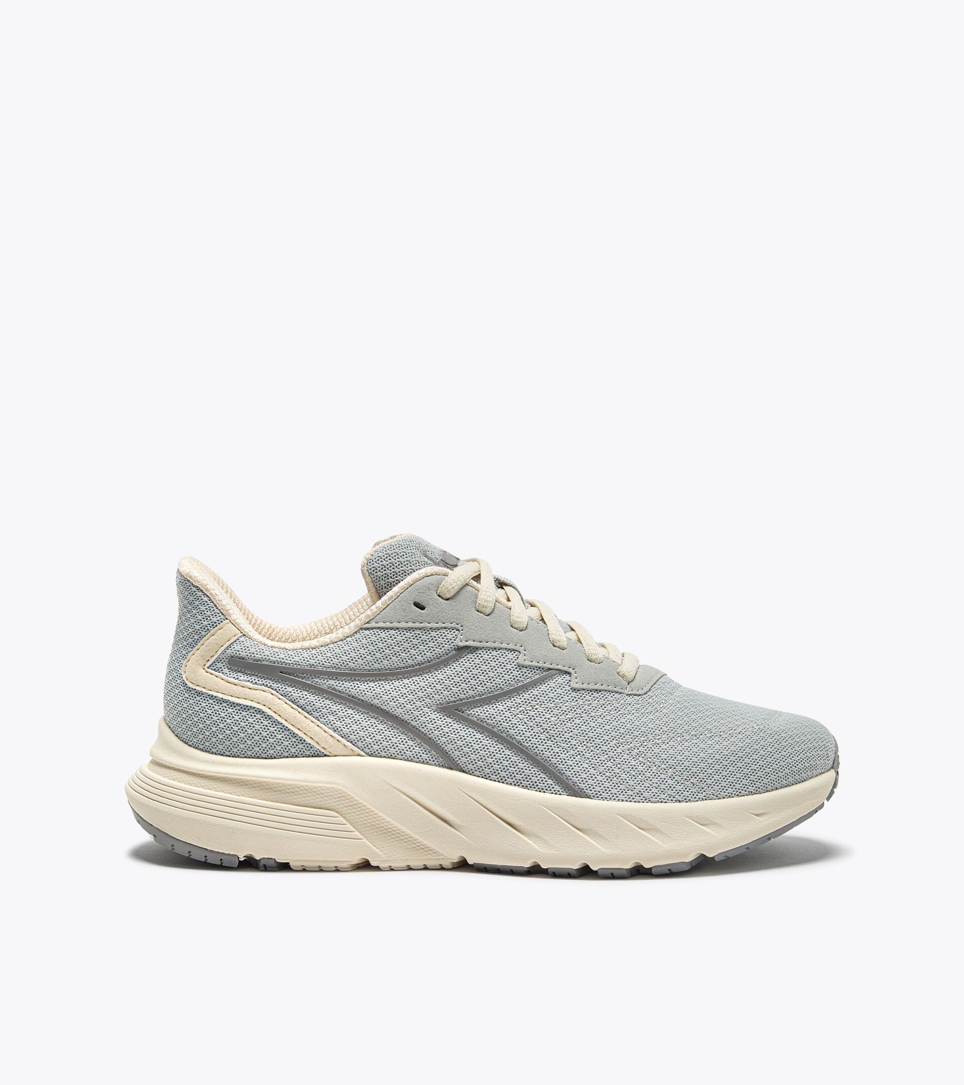 Zapatilla para caminar - Mujer
 PASSO 4 W PLATA DD/BLANCA MURMURAR - Diadora