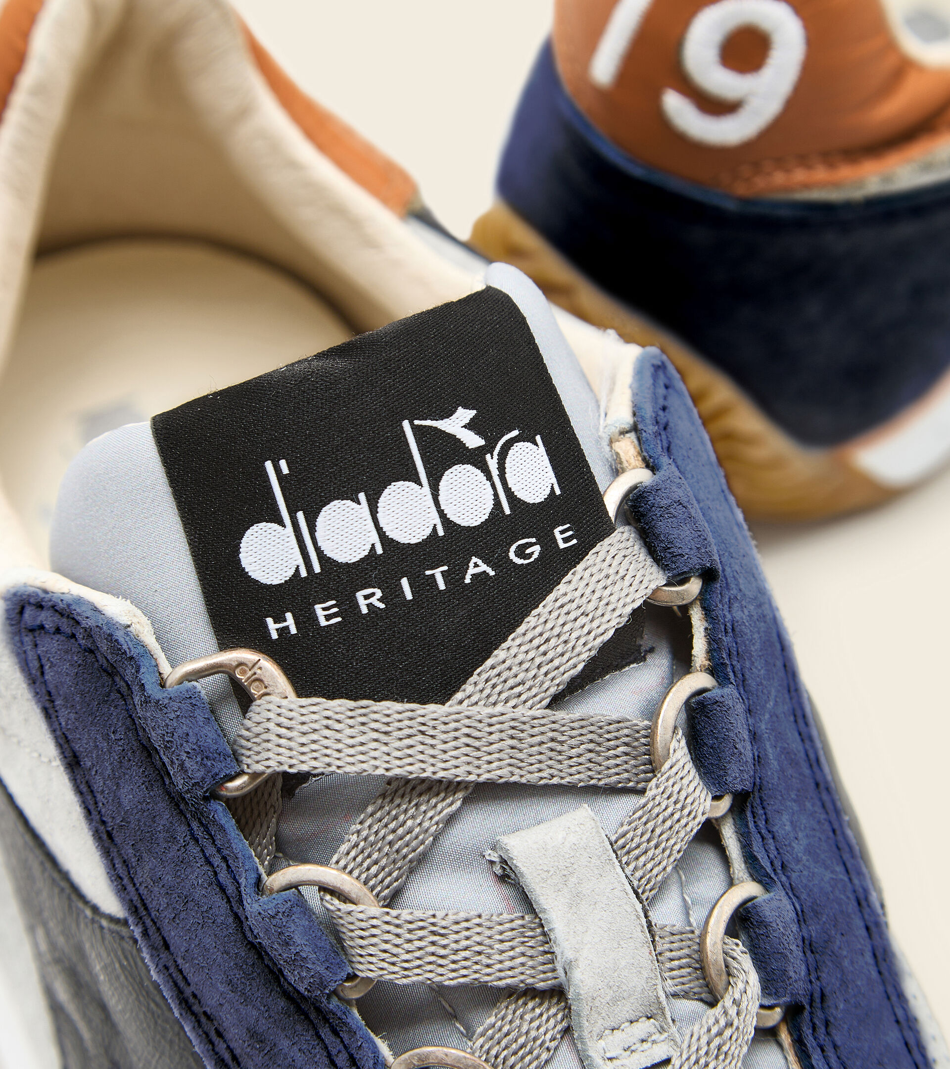 Heritage shoe - Unisex EQUIPE SUEDE SW GRAY LIMESTONE - Diadora