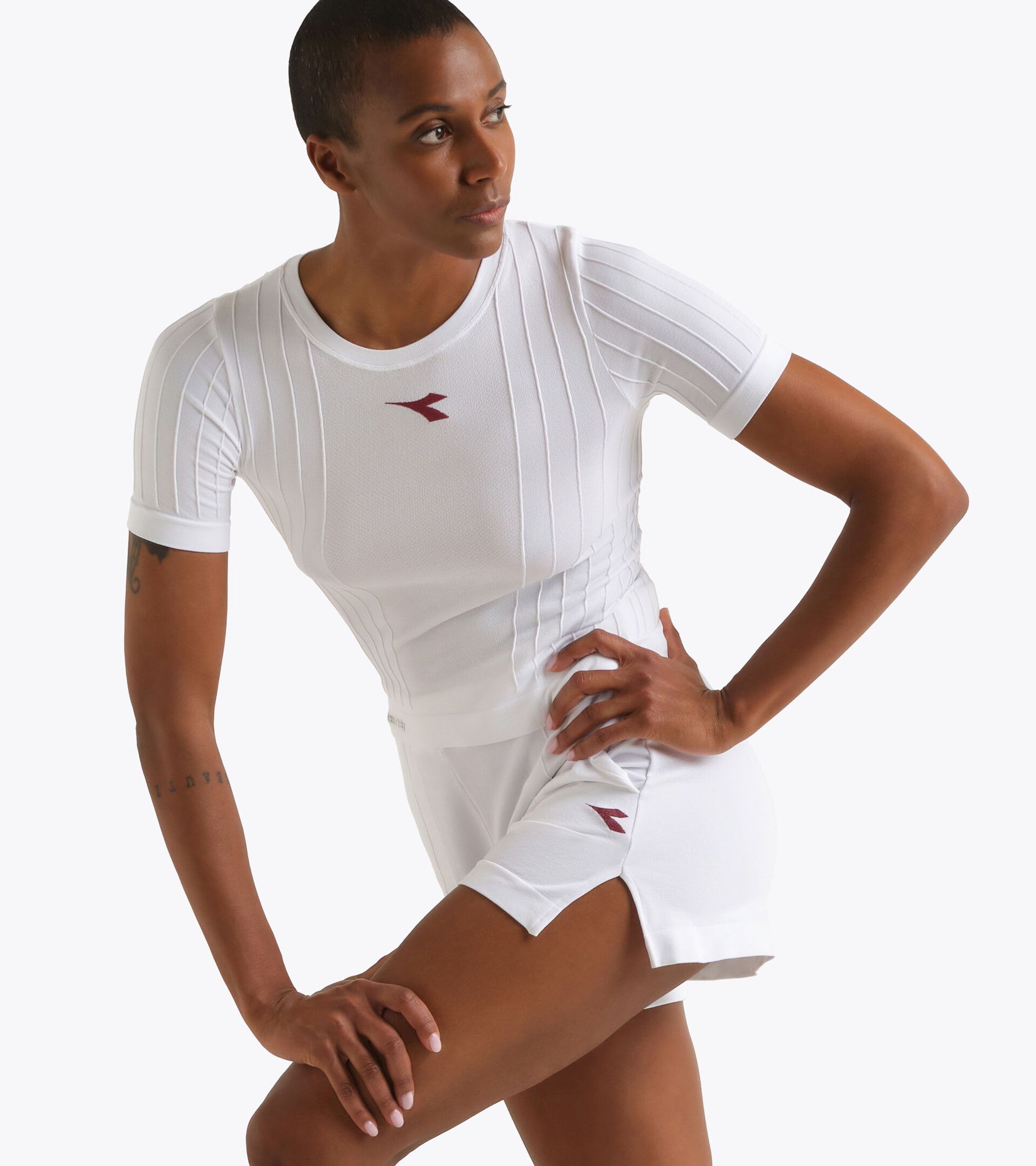 Haut STRATOUNO Made In Italy - Comp&eacute;tition - Femme
 L. SS T-SHIRT MATCH STRATOUNO BLANC VIF - Diadora