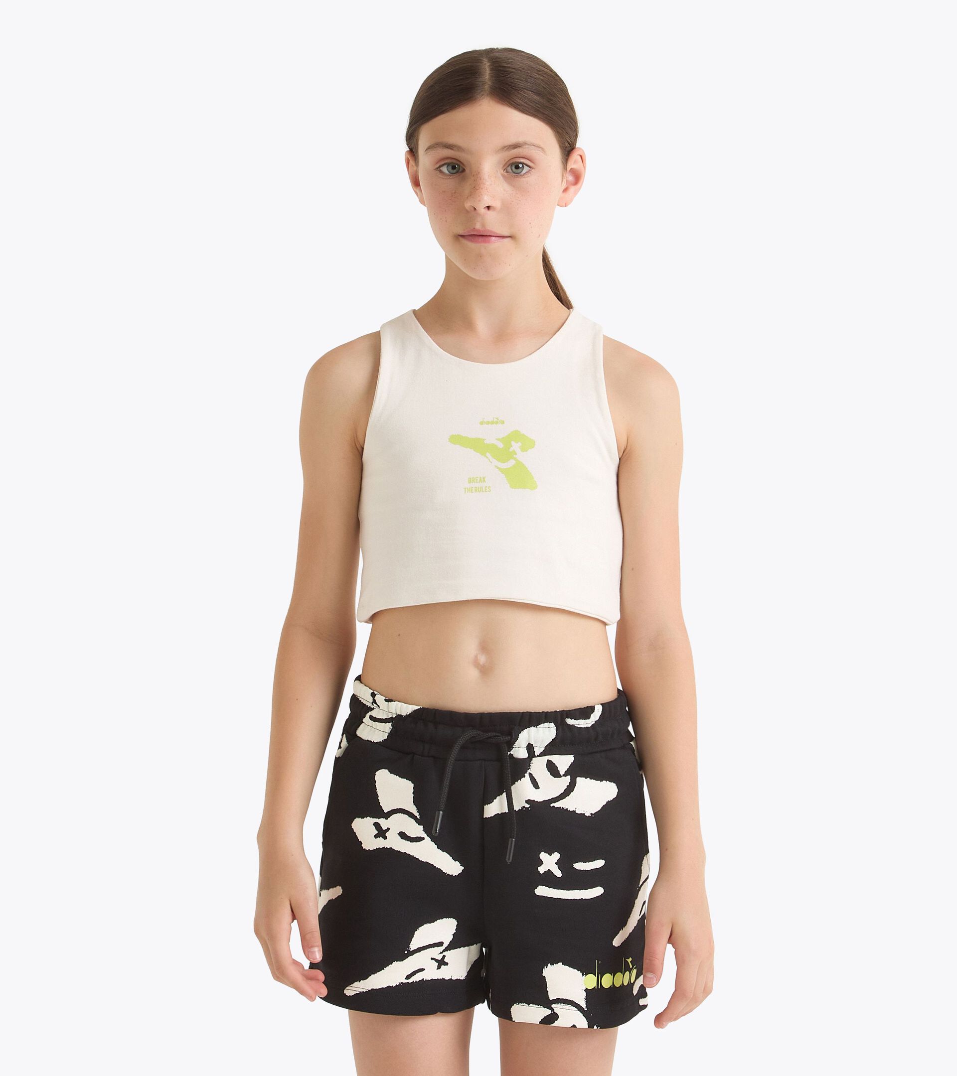 Cropped-T-Shirt mit Logo - Mädchen
JG. CROP TOP SMILE LOGO CREAM - Diadora