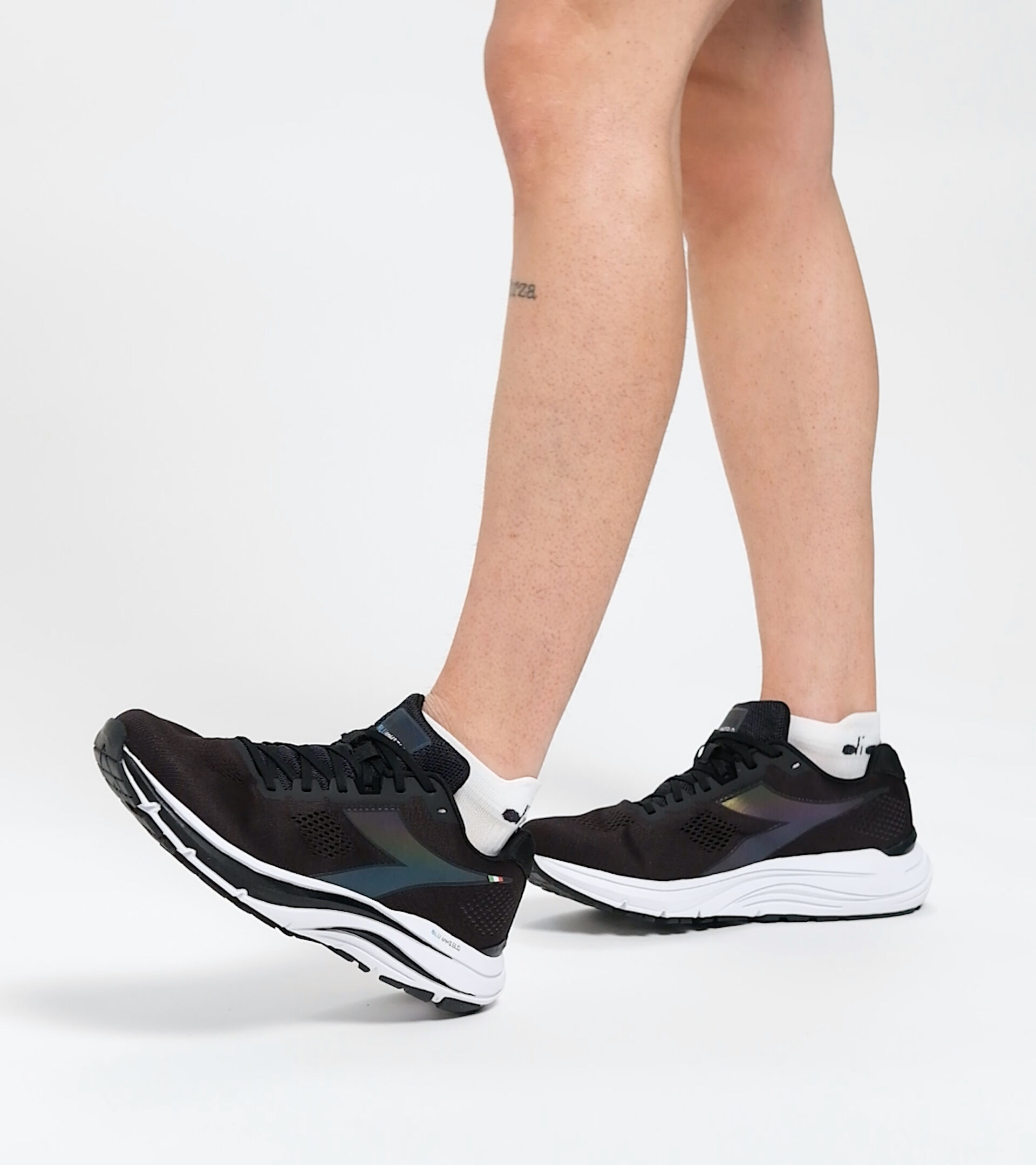 Running shoes - Men MYTHOS BLUSHIELD 7 VORTICE HIP BLACK/WHITE (C7406) - Diadora