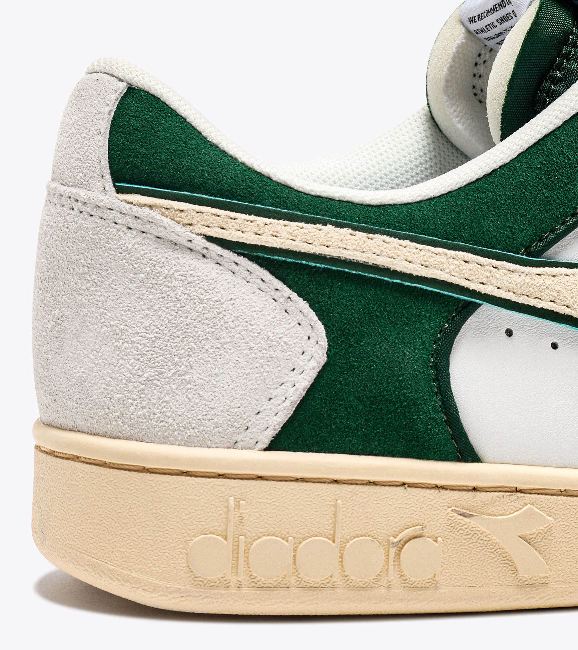 Zapatilla deportiva - Para todos los géneros MAGIC BASKET LOW SUEDE LEATHER BLCO/MAS VERDES - Diadora