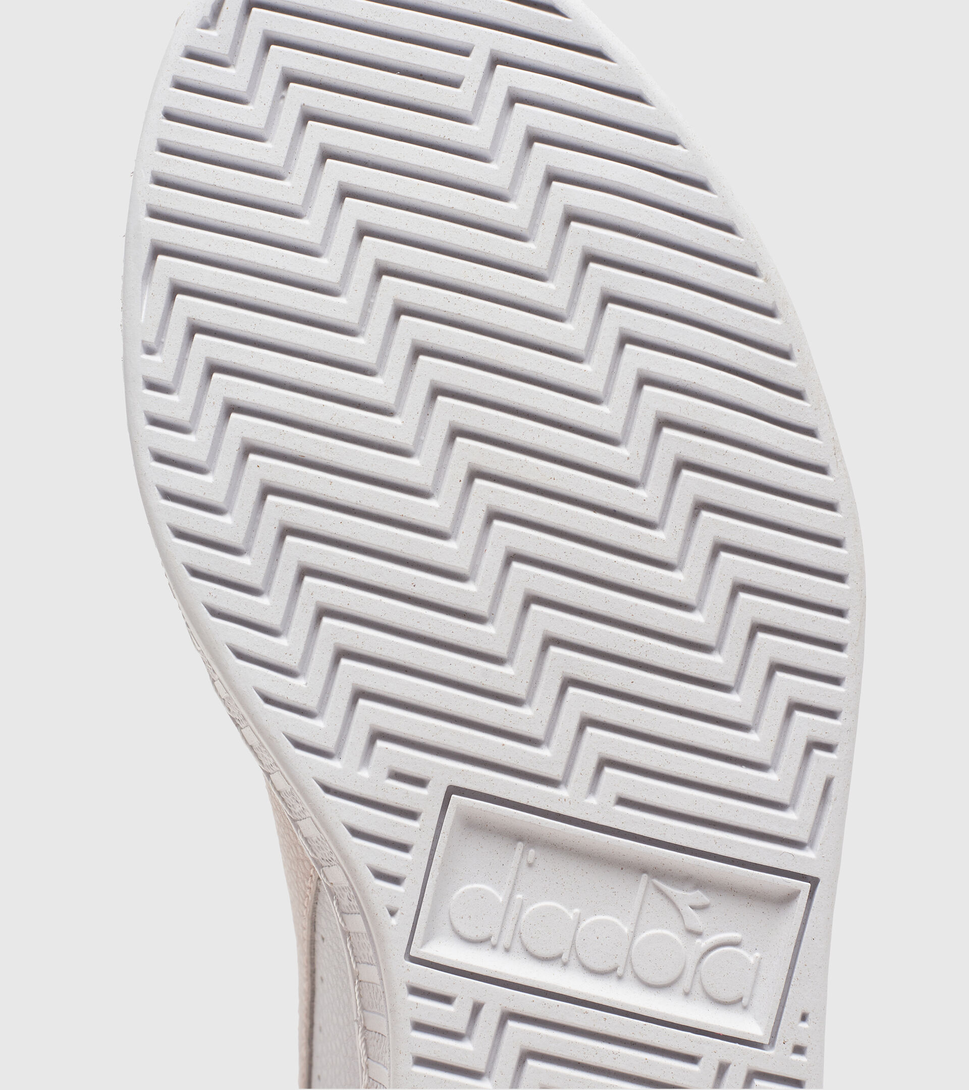 Sporty sneakers - Unisex GAME L LOW 2030 WHITE/CRYSTAL GRAY - Diadora