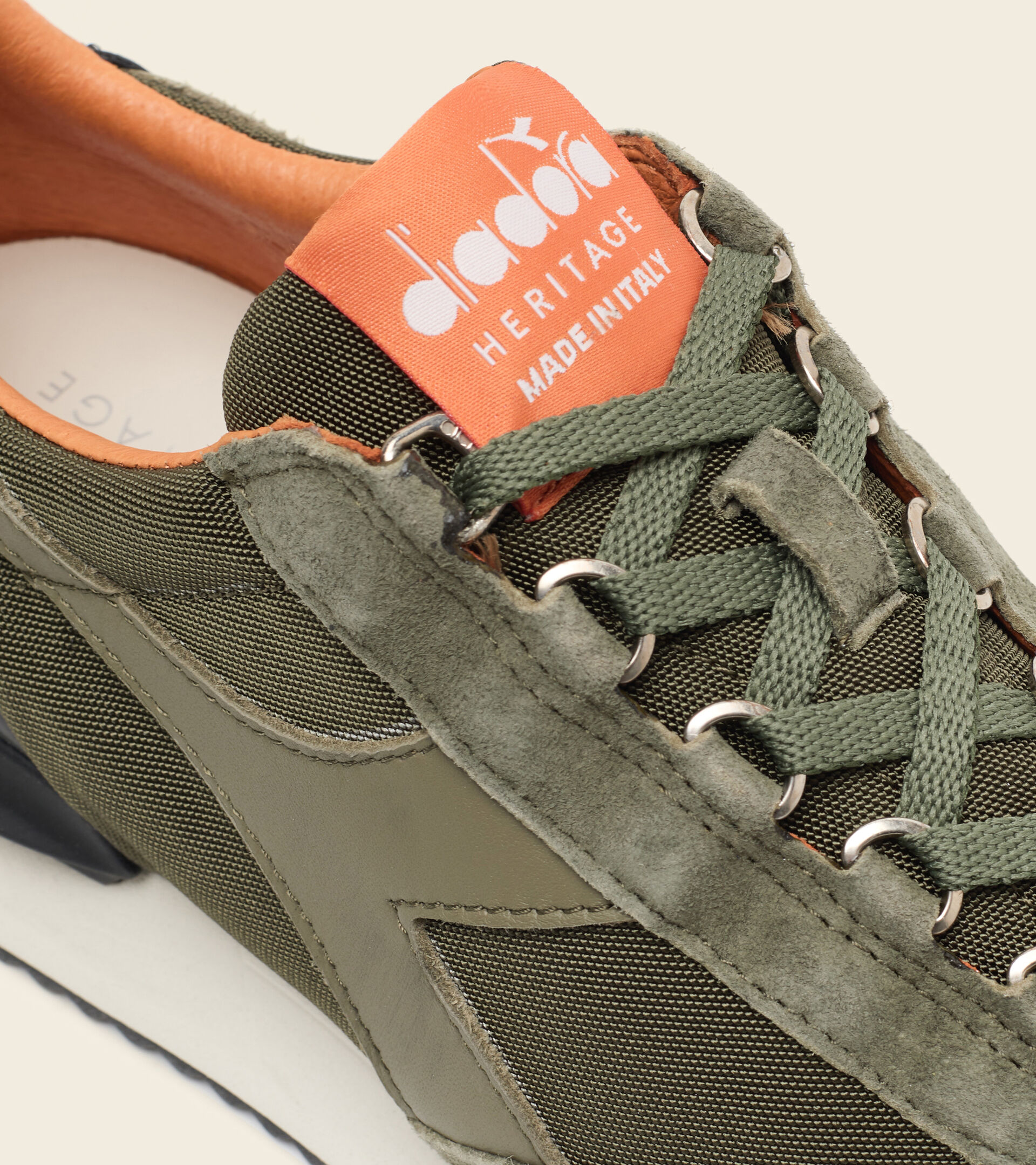Heritage shoe - Unisex EQUIPE MAD ITALIA NUBUCK SW GREEN OLIVINE - Diadora