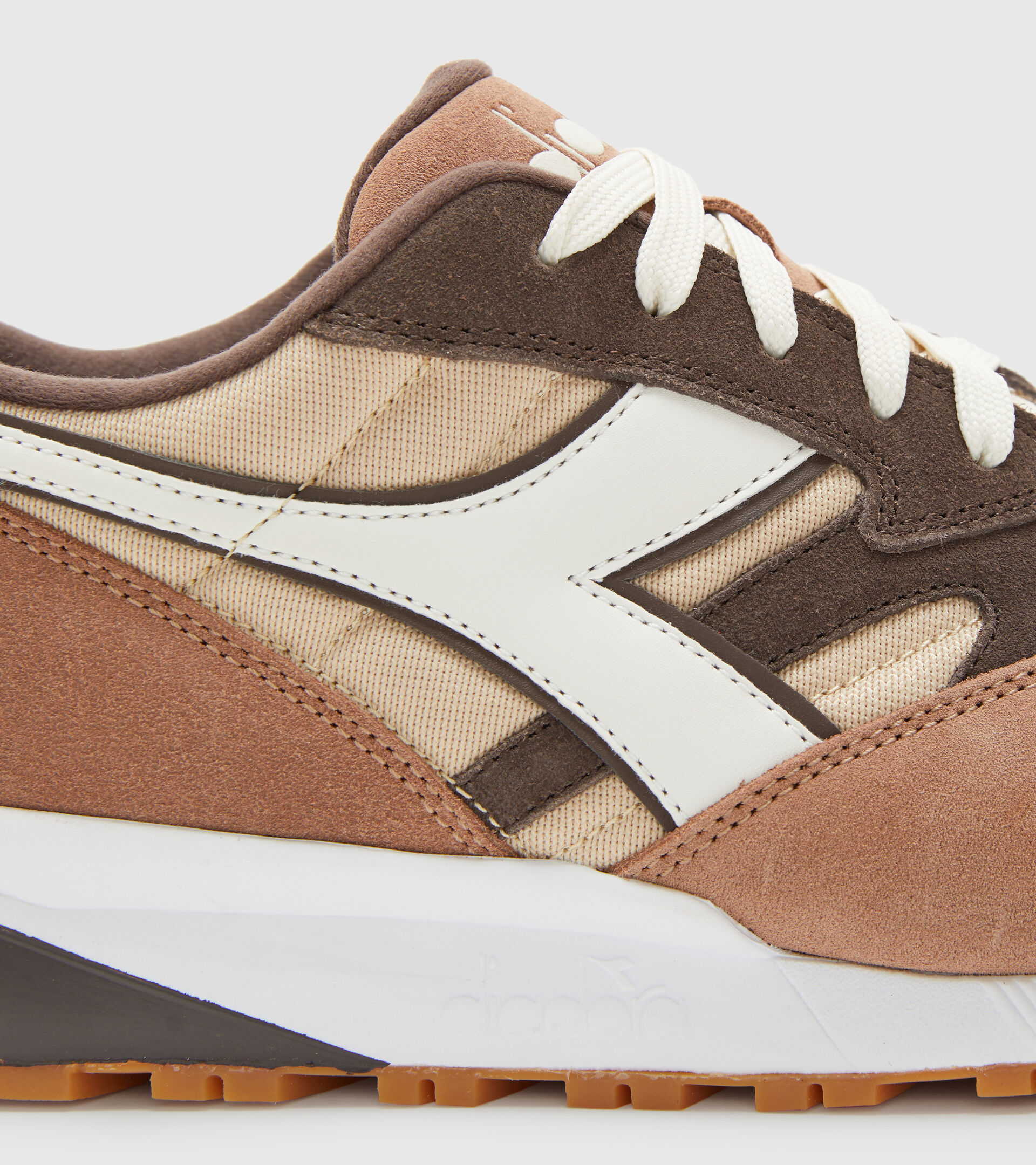 Sporty sneakers - Unisex N902 WARM SAND/JAVA - Diadora