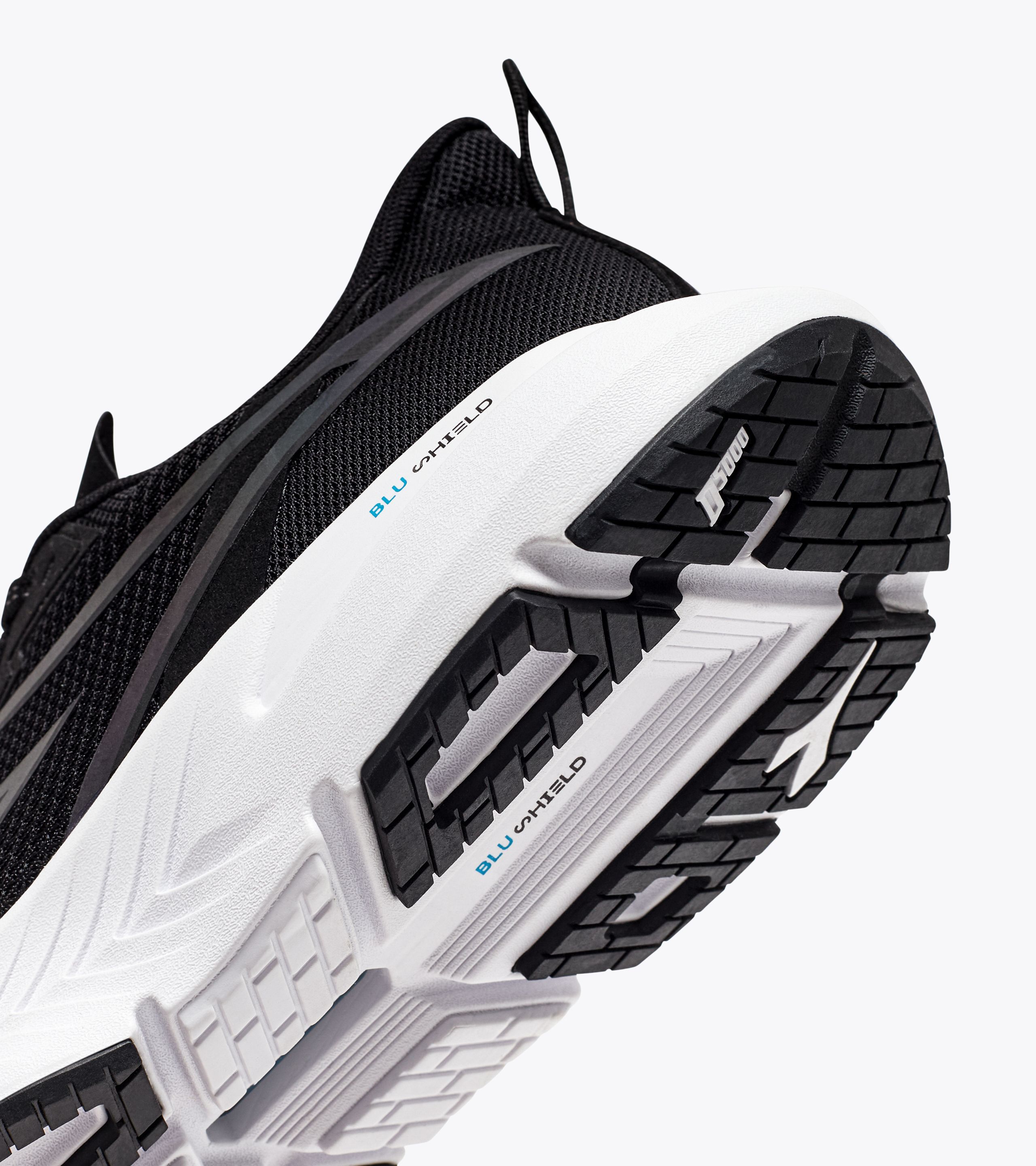 Diadora mythos blushield hip deals 4