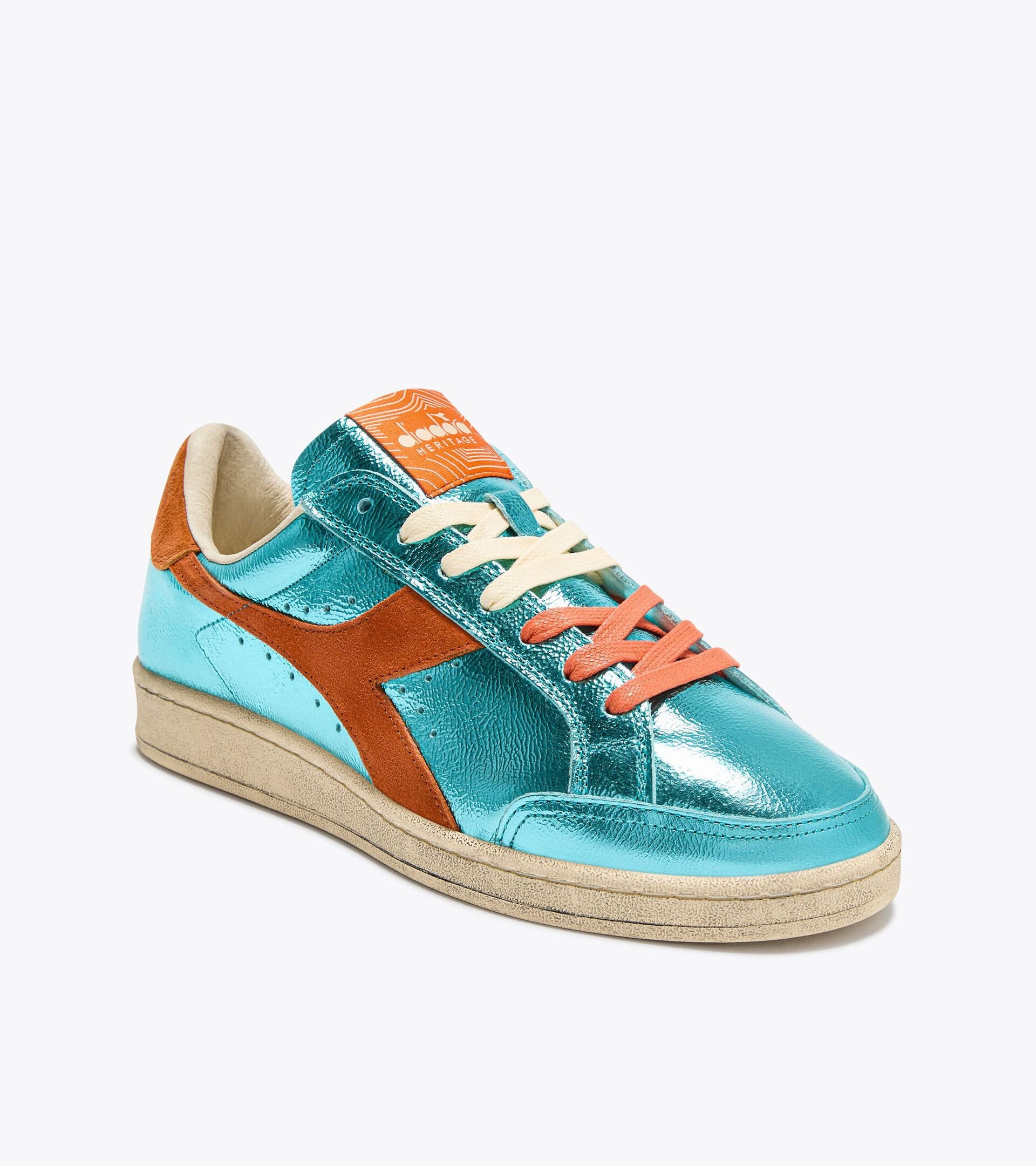 Sneaker Heritage aus metallisiertem Leder - Für alle Geschlechter
 PRESTIGE METAL USED BLAU CURACAO - Diadora