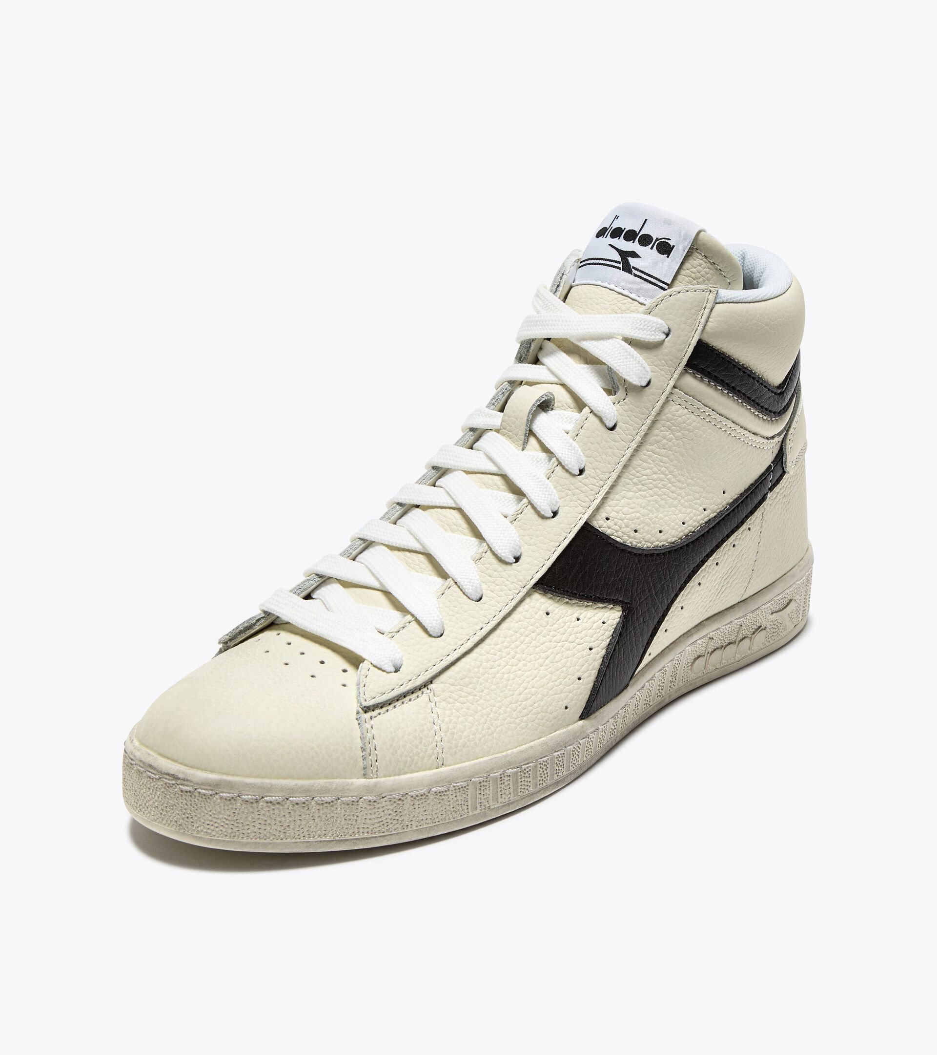 Sporty sneakers - All-Gender GAME L HIGH WAXED WHITE/BLACK - Diadora