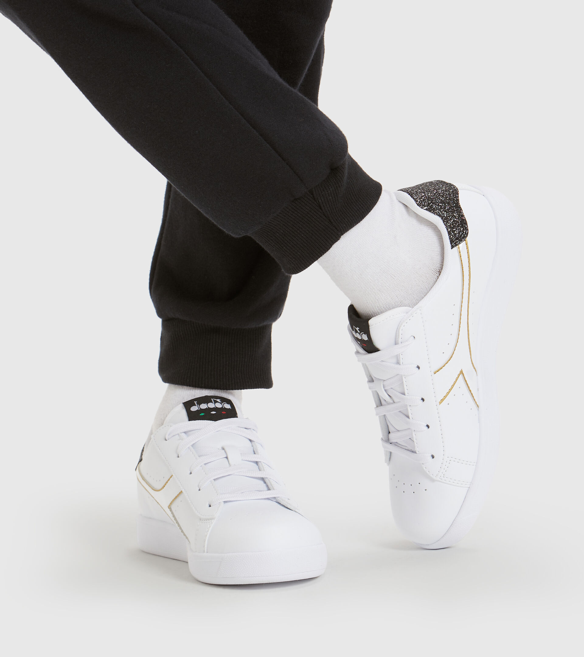 Sports shoes - Youth 8-16 years GAME P GS GIRL WHITE/BLACK/GOLD - Diadora