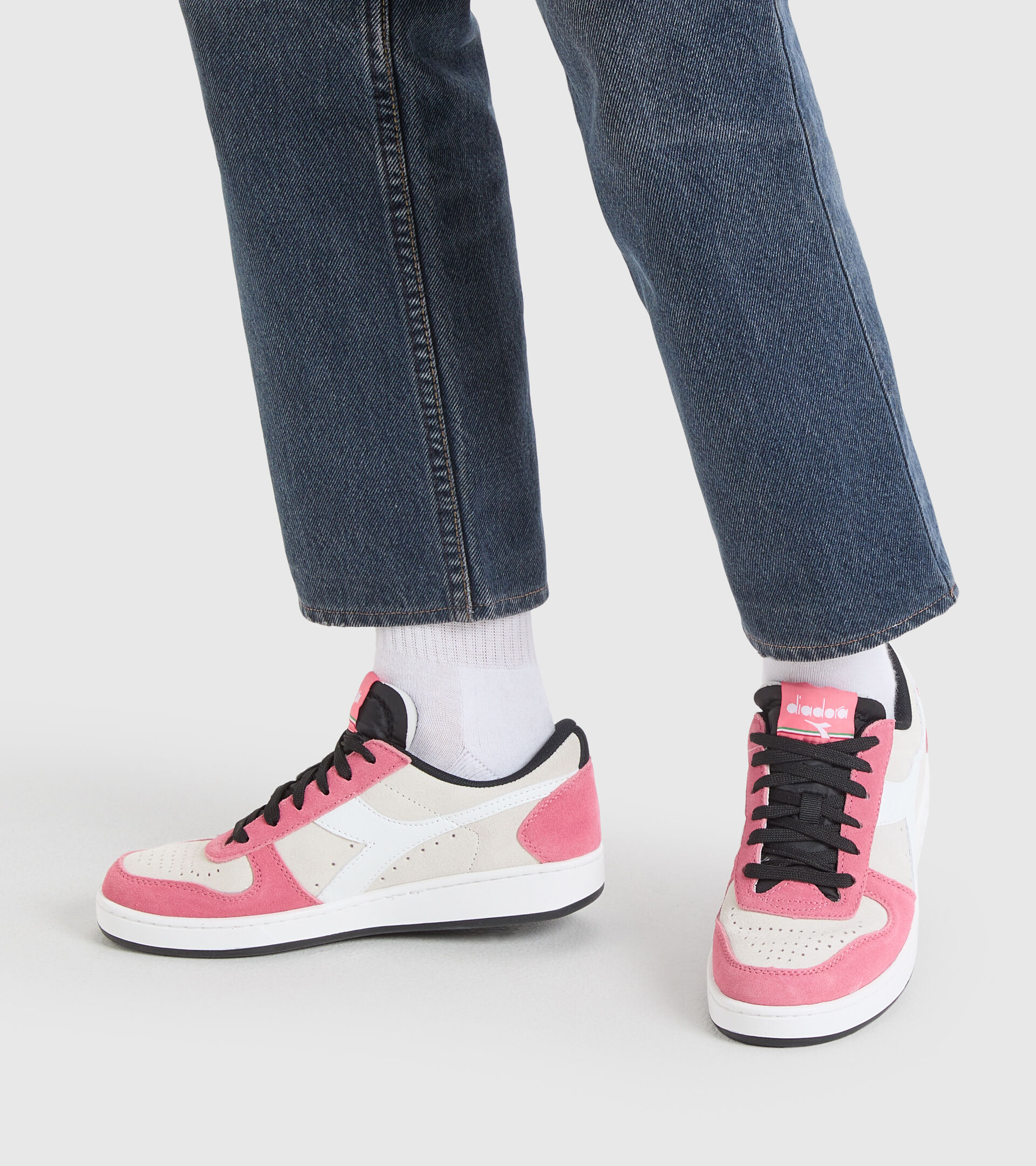 Chaussures de sport - Femme MAGIC BASKET LOW SUEDE WN BLANC/ROSE THE/NOIR - Diadora