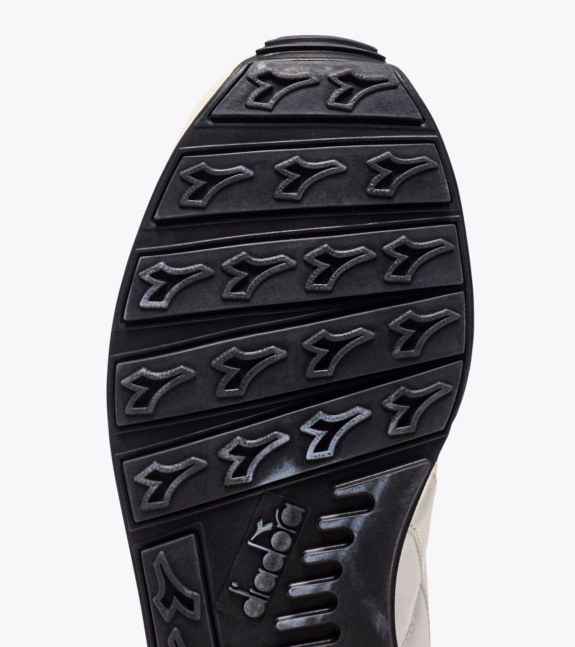 Sporty sneakers - All-Gender CAMARO CRYSTAL GREY/IVORY - Diadora