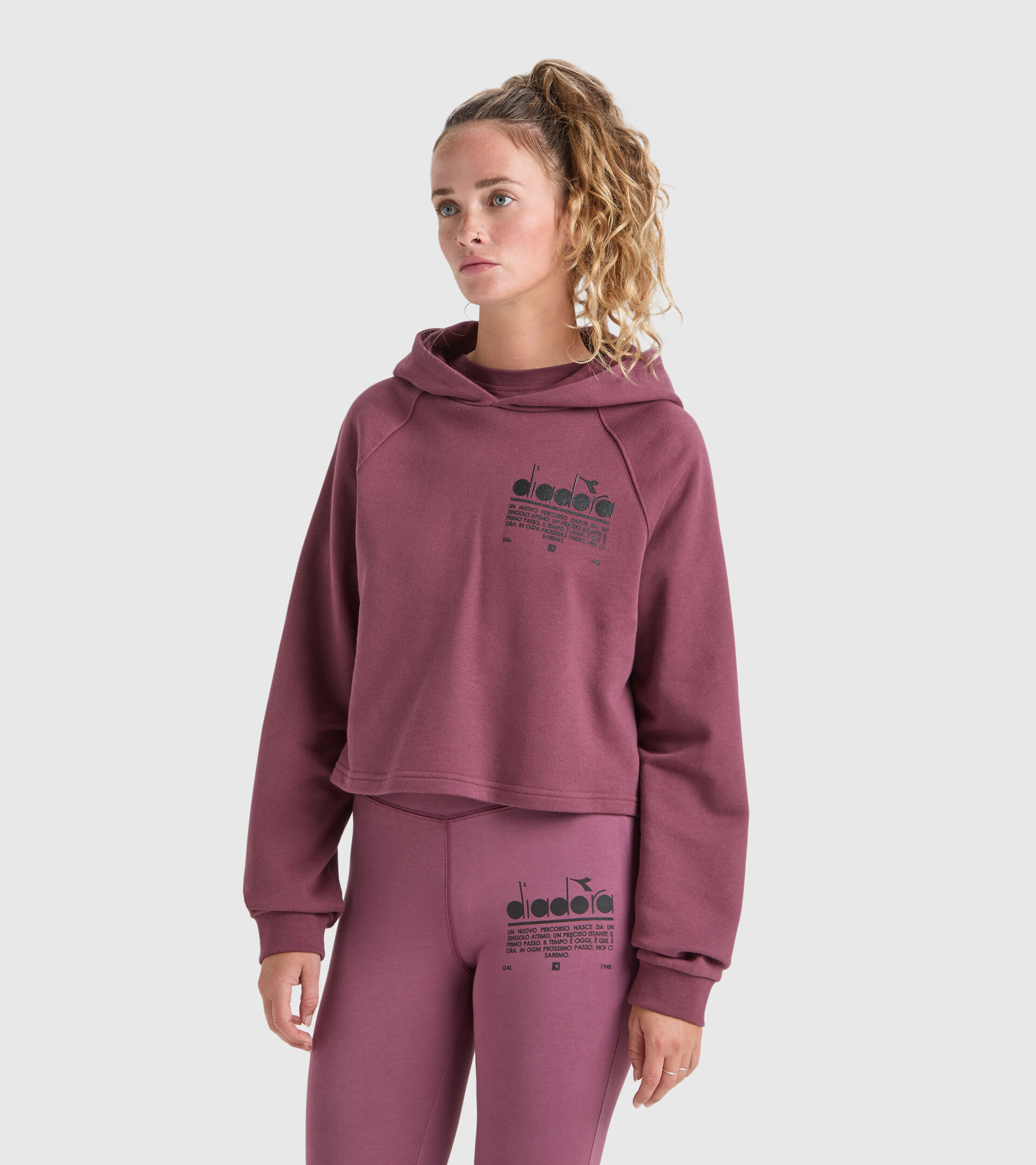 Sudadera de algodón con capucha - Mujer L. HOODIE CROP MANIFESTO VIOLETAS PRENSADO - Diadora