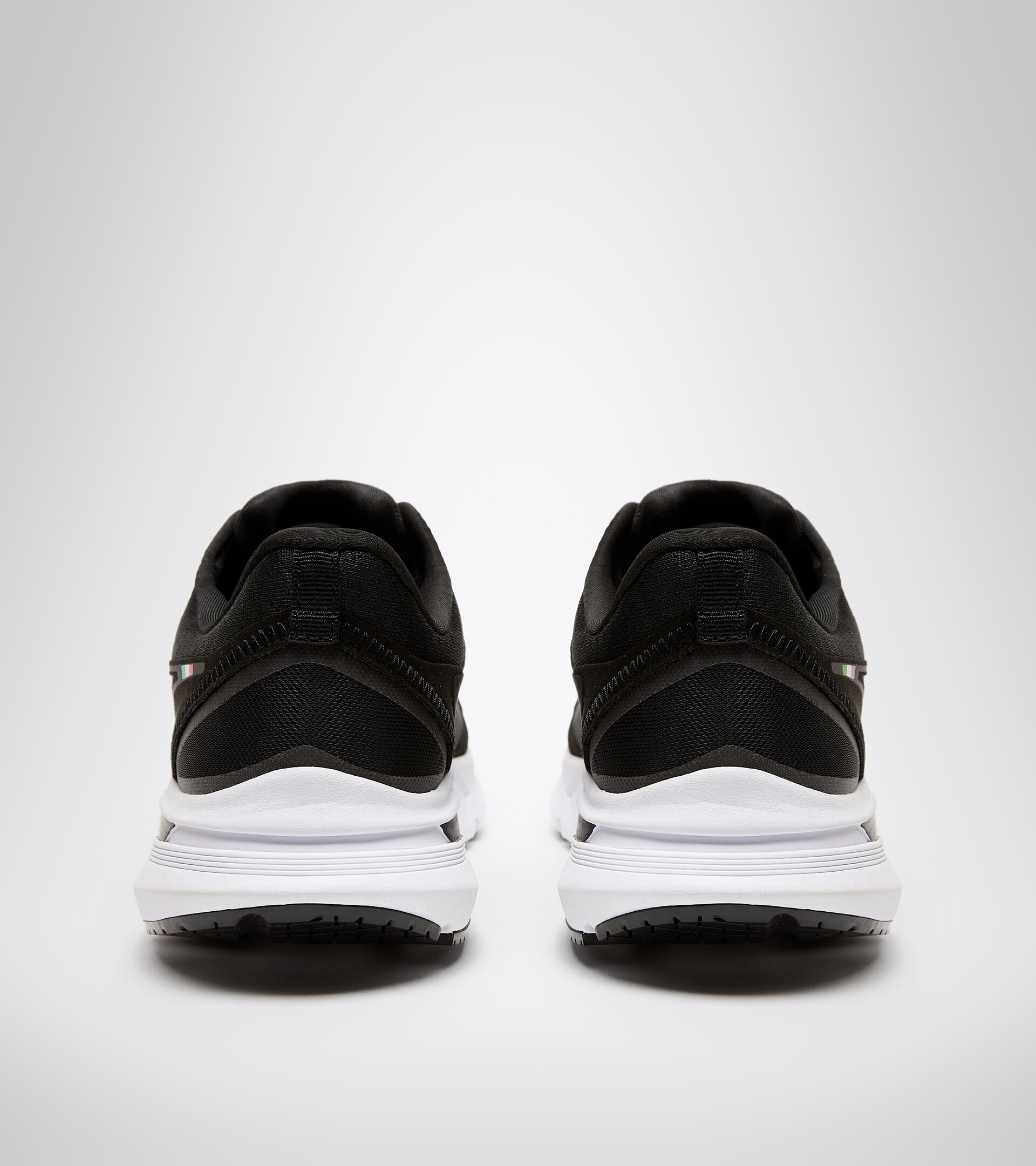 Running shoes - Men MYTHOS BLUSHIELD VOLO HIP 2 BLACK/BLACK - Diadora
