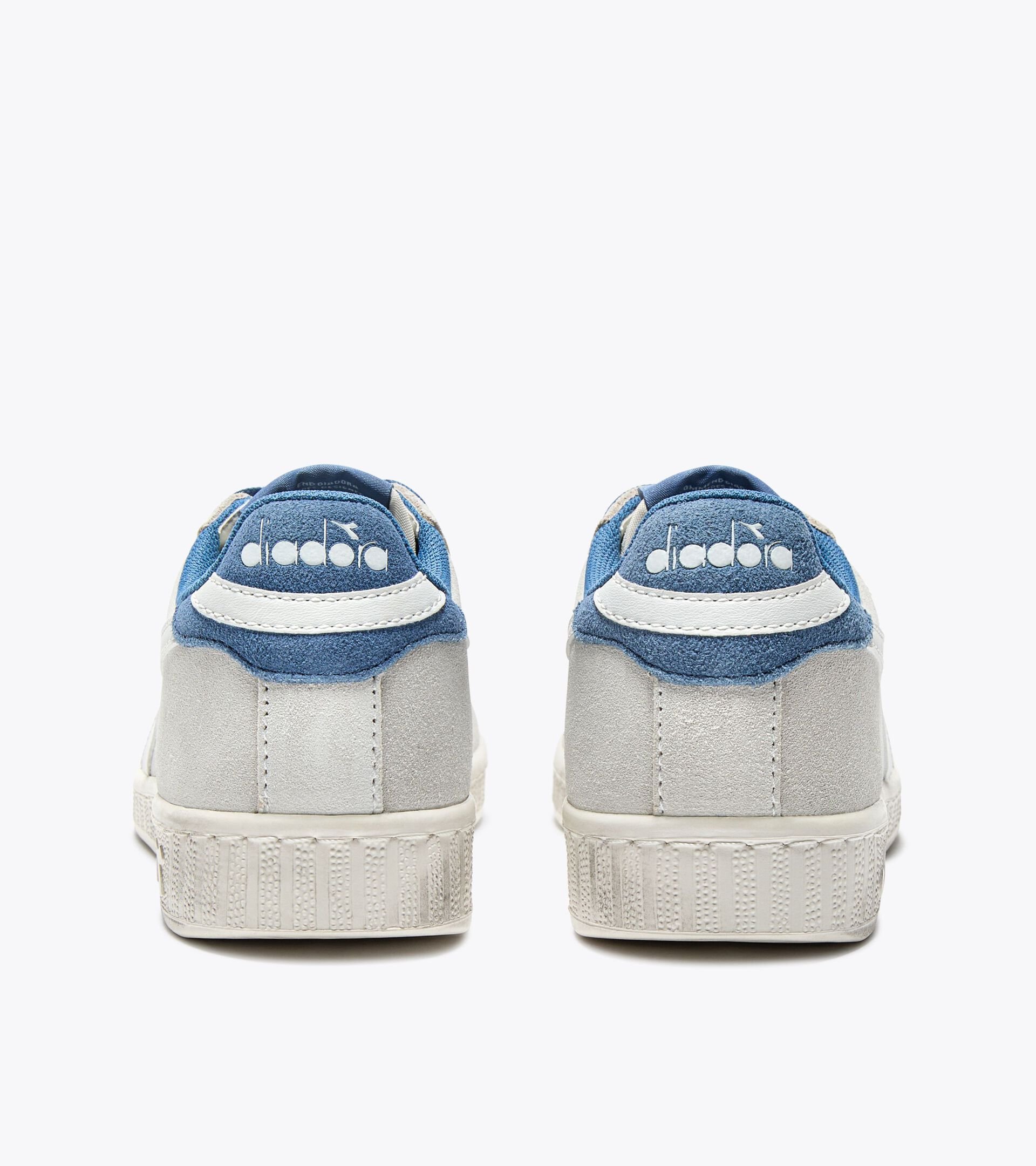 Sporty sneakers - All-Gender GAME L LOW SUEDE WAXED STAR WHITE/INFINITY - Diadora