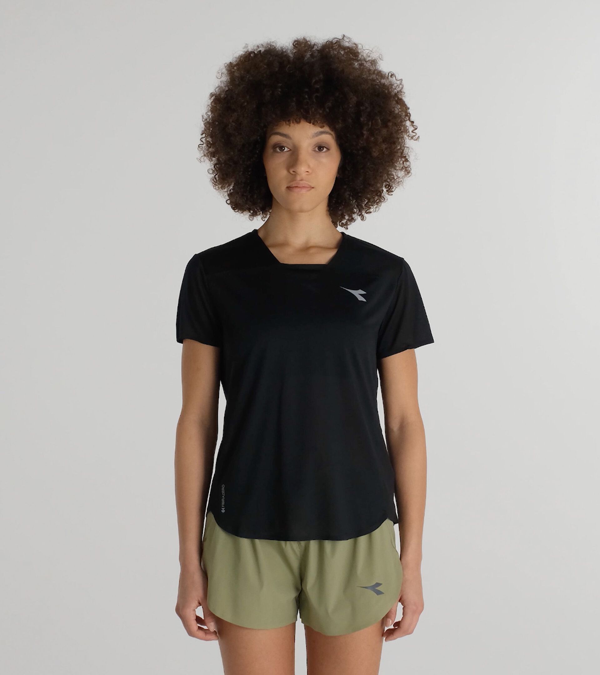 Camiseta FIBRAZERO superligera  - Running - Mujer
 L. SS T-SHIRT SUPER LIGHT FIBRAZERO NEGRO - Diadora