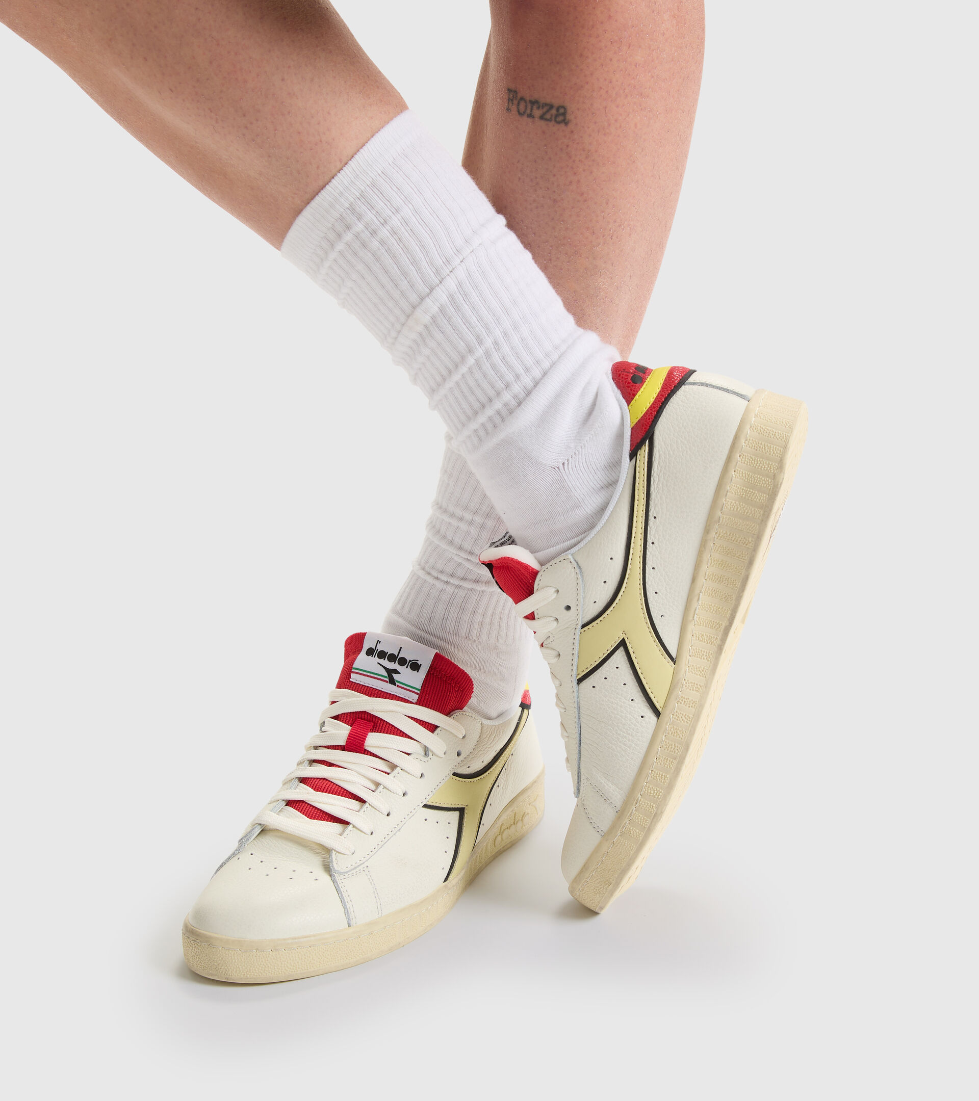 Sports shoe - Unisex GAME L LOW ICONA BLACK/WHITE/FER.RED ITALY - Diadora
