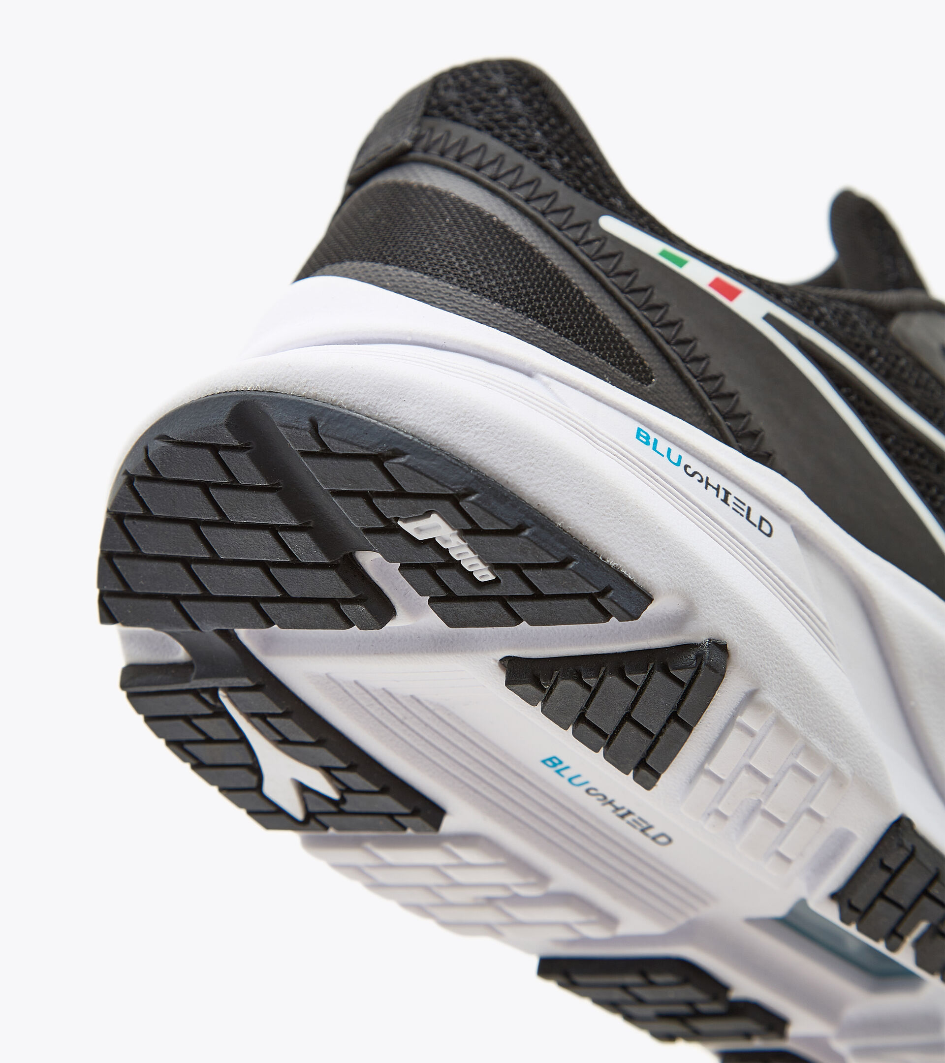 Running shoes - Women MYTHOS BLUSHIELD VOLO 2 GLAM W BLACK/WHITE (C7406) - Diadora