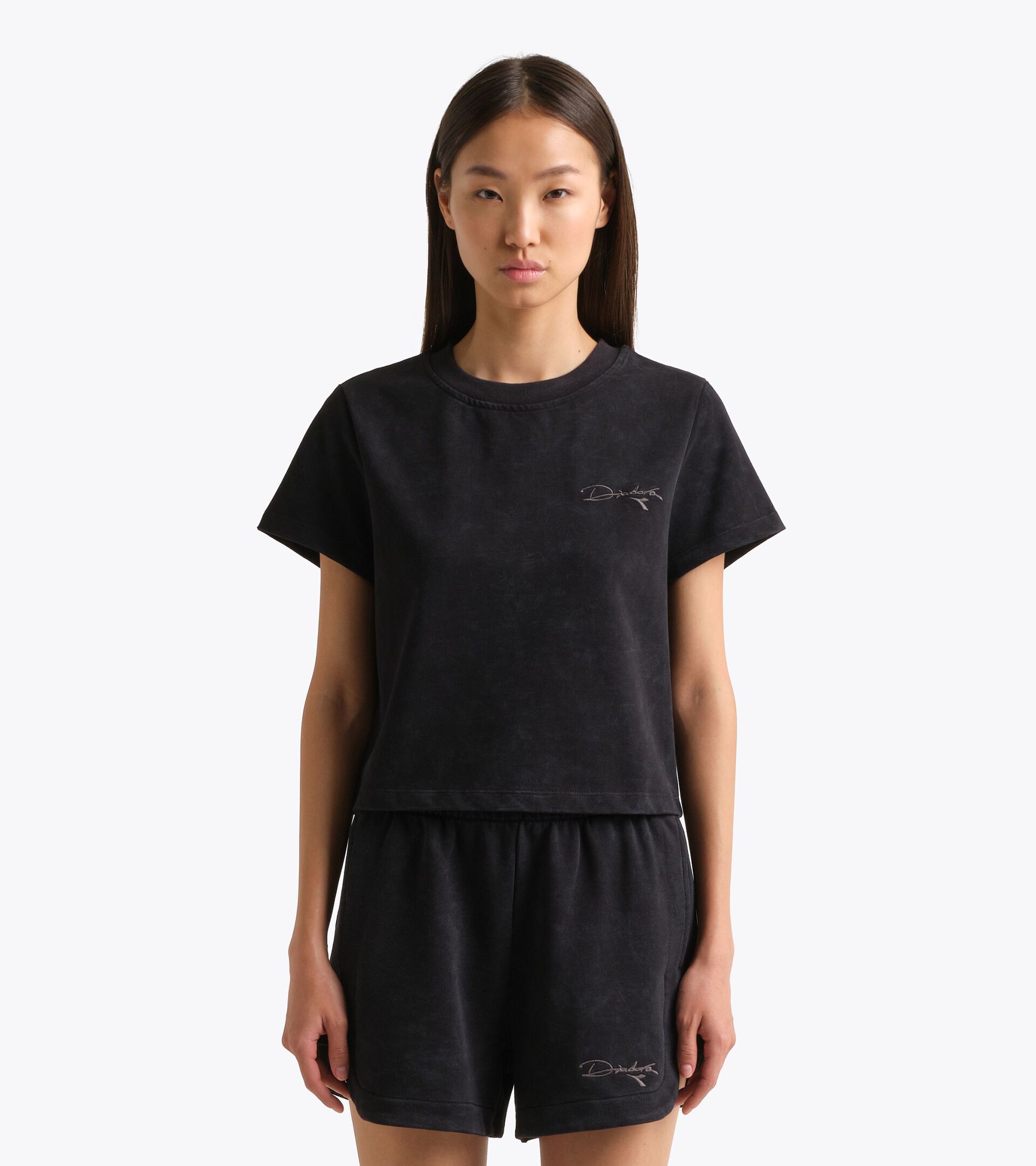 Retro-inspired Cotton T-shirt - Slim Fit - Women&rsquo;s
 L. T-SHIRT SS AVENUE LAB II BLACK COAL - Diadora