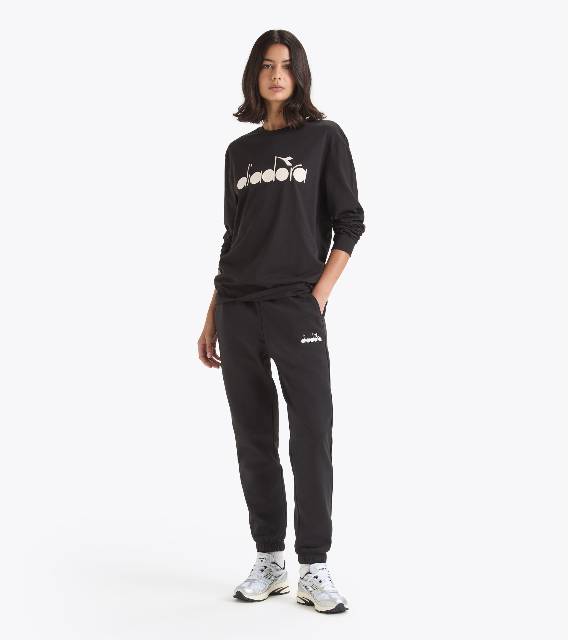 Camiseta deportiva de manga larga - Para todos los géneros
 T-SHIRT LS ROUTE NEGRO - Diadora