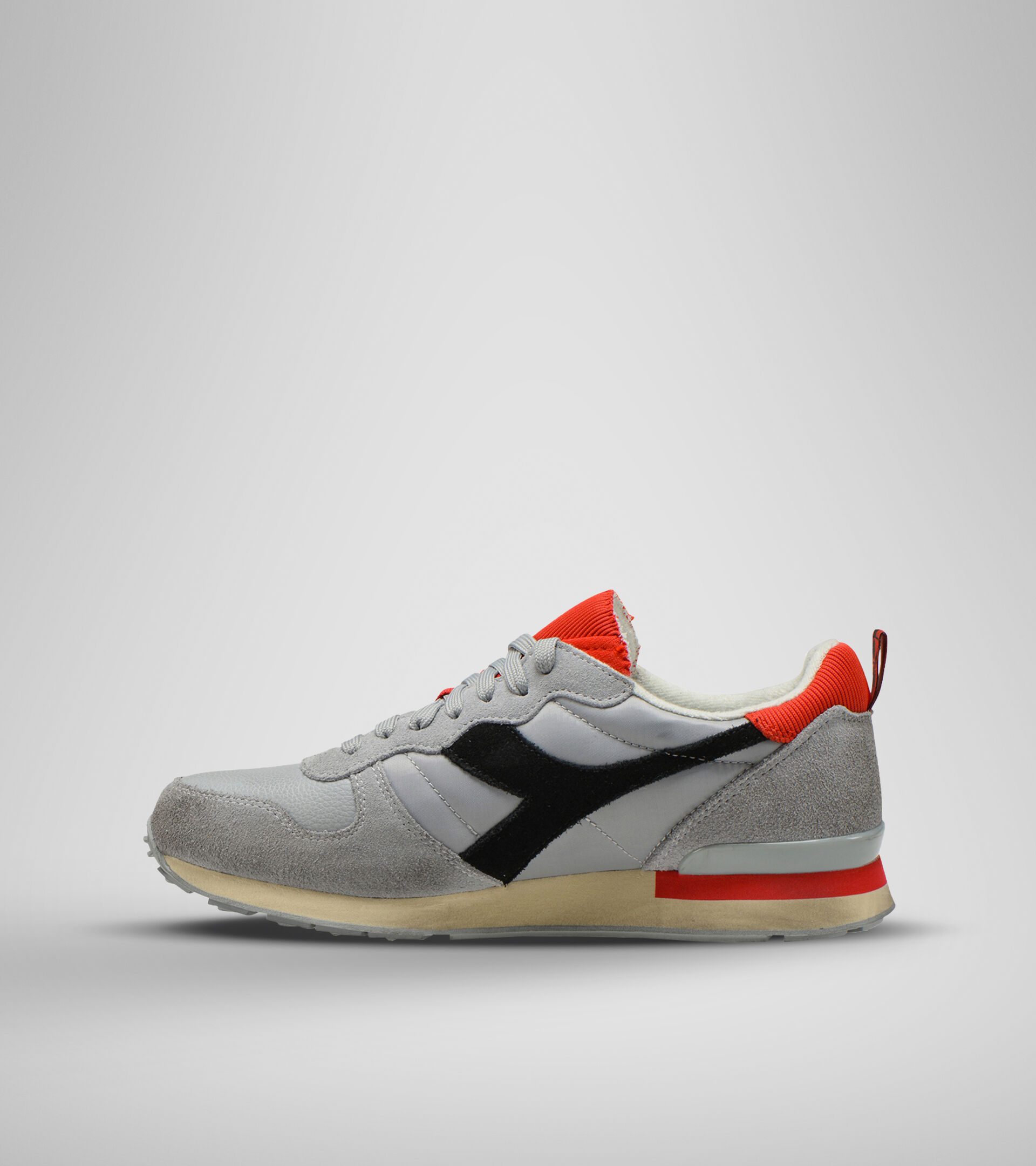 Footwear Sportswear UNISEX CAMARO ICONA EDIFICIOS ALTOS/NGR/RJO INTENS Diadora