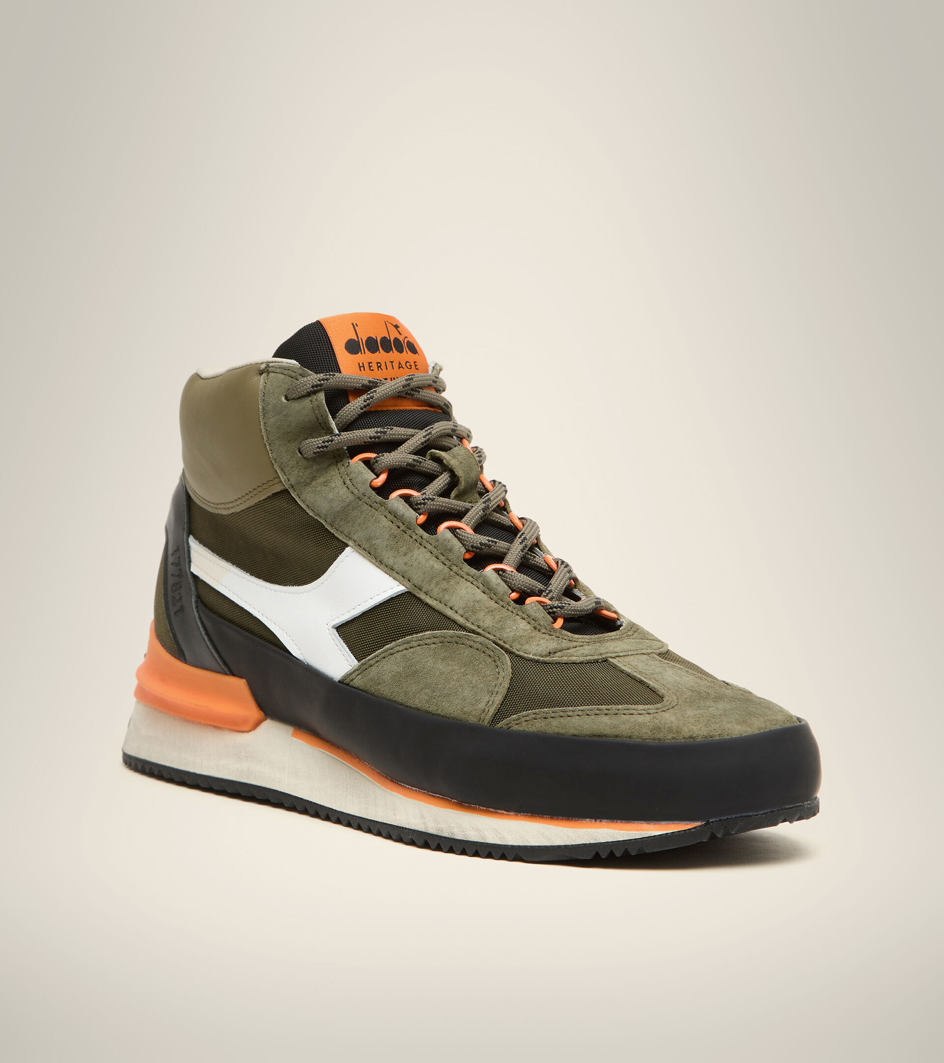 Footwear Heritage UNISEX EQUIPE MID MAD ITALIA NUBUCK SW OLIVINO Diadora