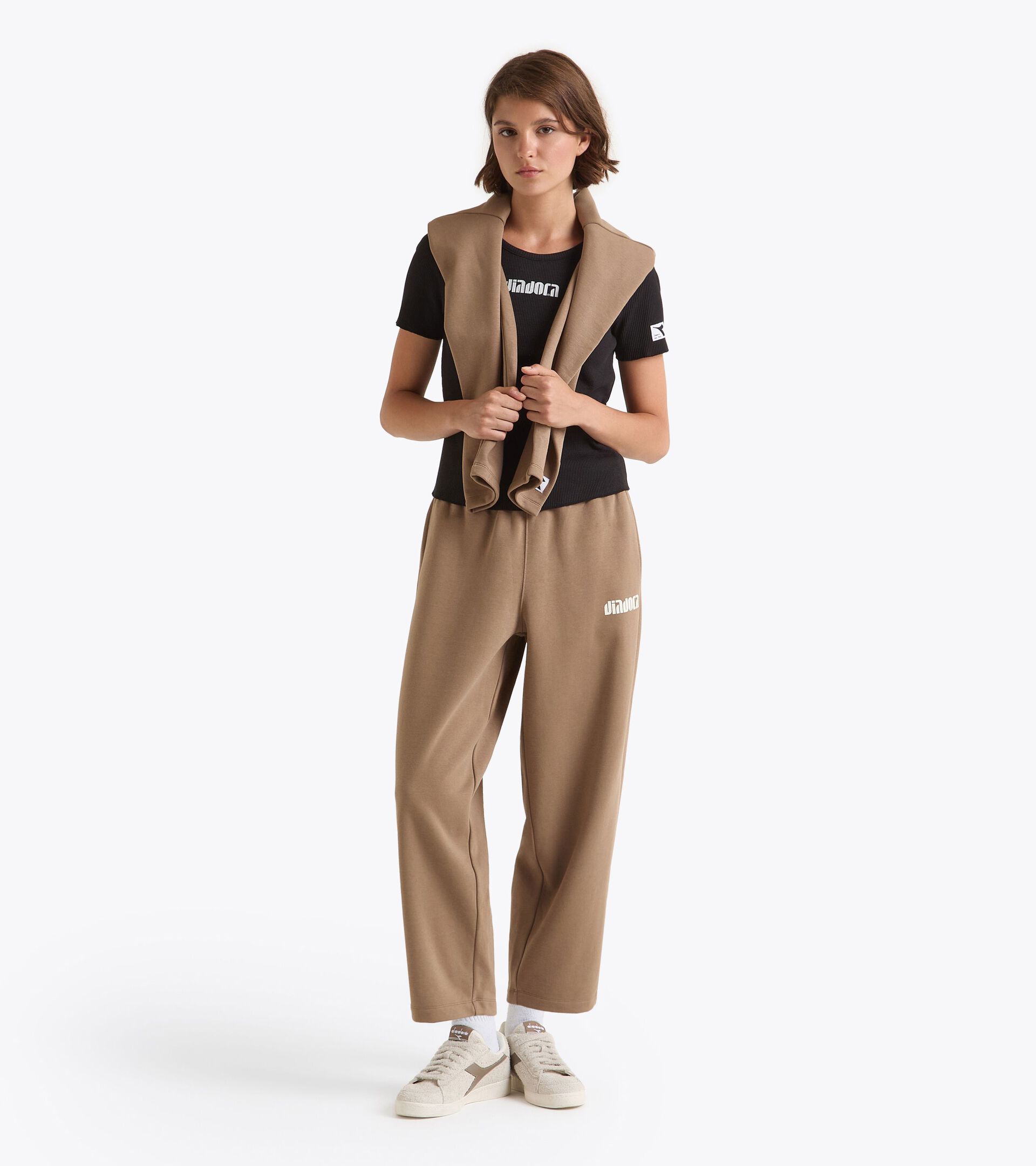 Pantalón deportivo - Mujer
 L. PANTS ATHL. LOGO TINTE SEPIA - Diadora