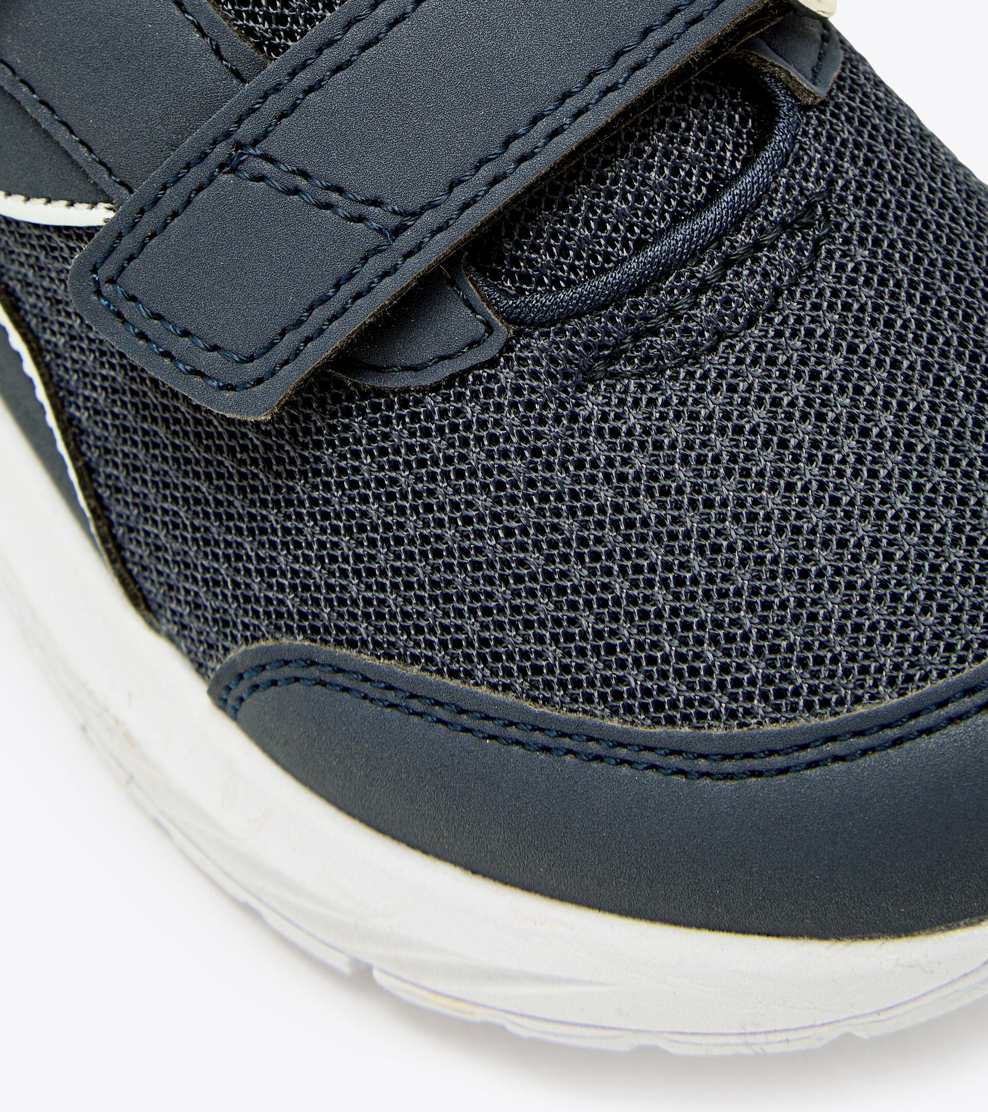 Chaussures de running junior - Unisexe
FALCON 3 JR V NOIR IRIS/BLANC - Diadora