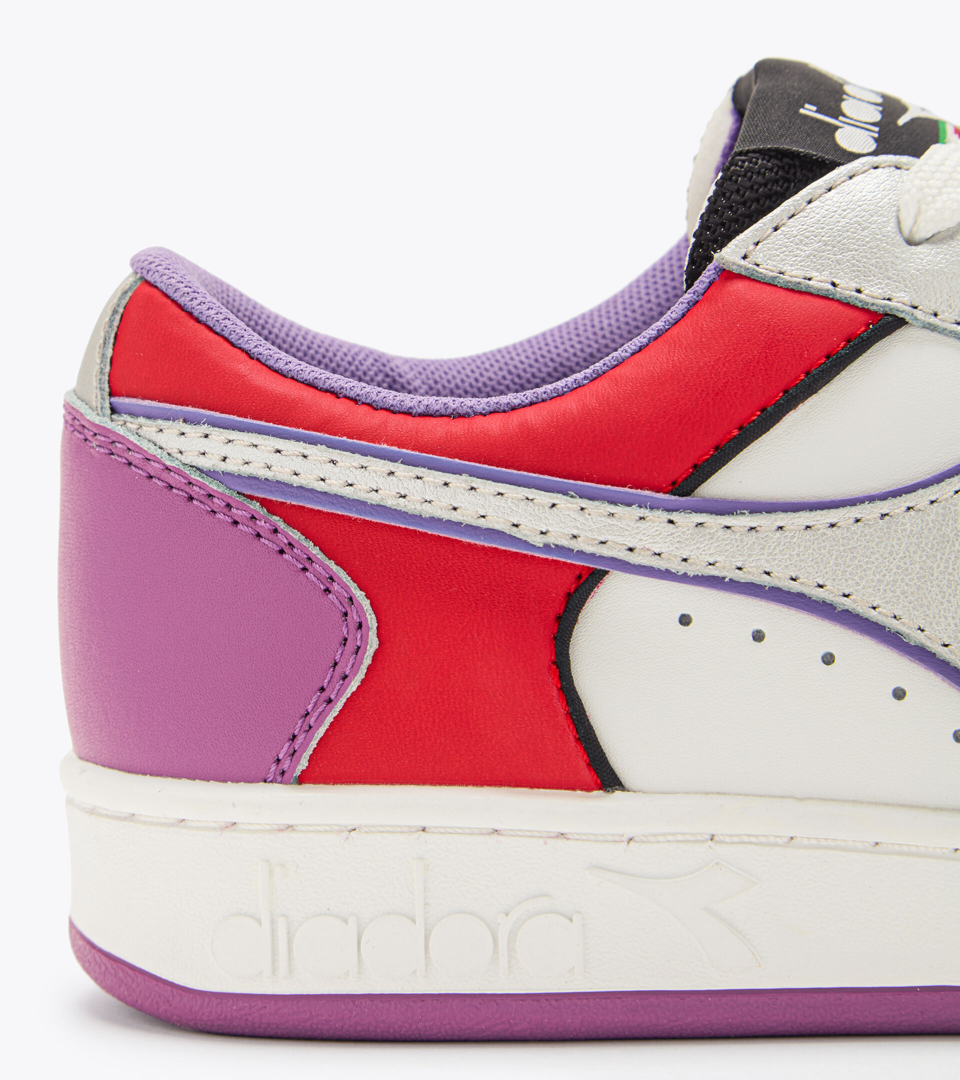 Sports shoes - Women
MAGIC BASKET LOW GALAXY WN SILVER/WHITE - Diadora