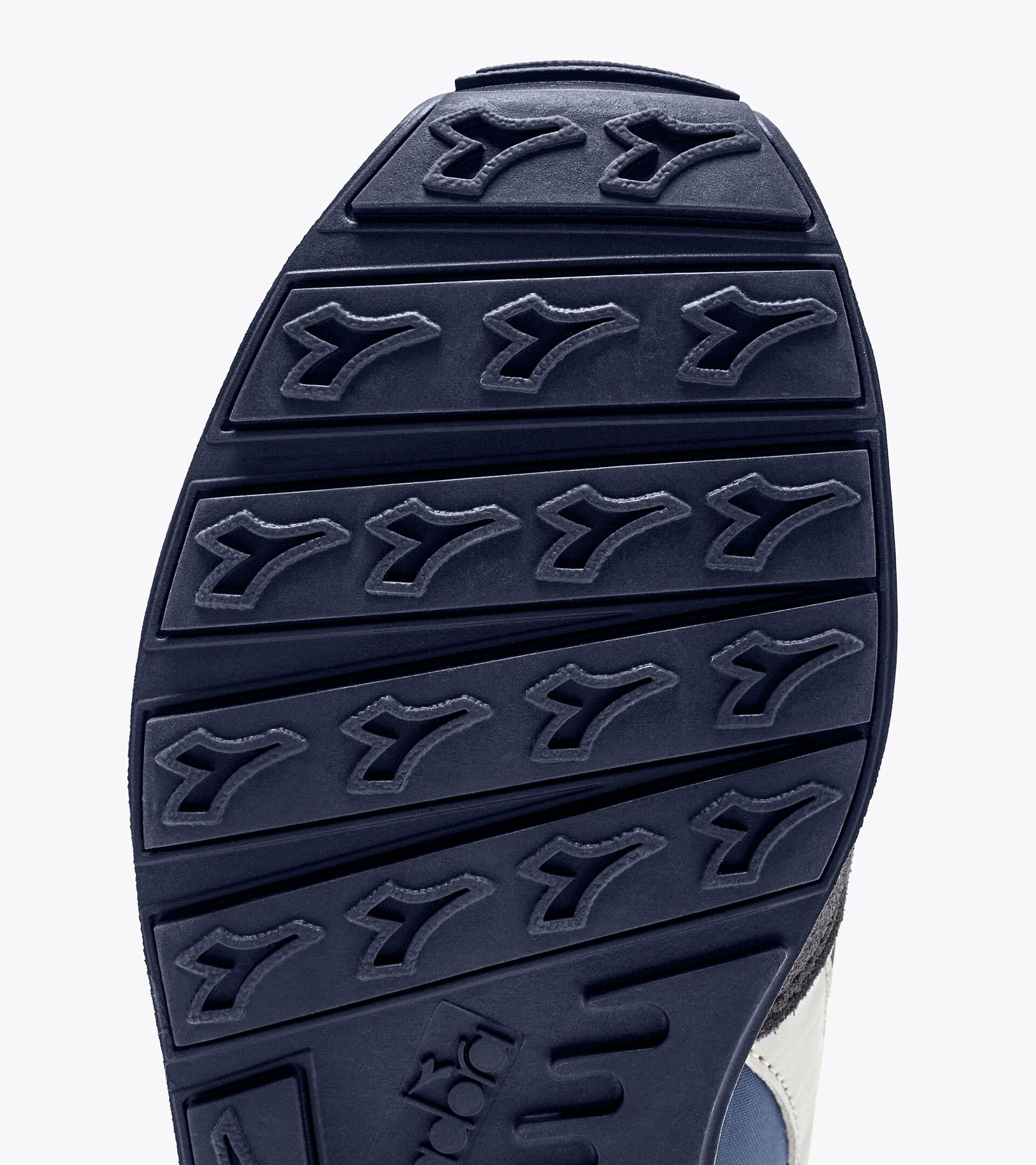 Sporty sneakers - Gender neutral CAMARO INSIGNIA BLUE/GRAY PELICAN - Diadora