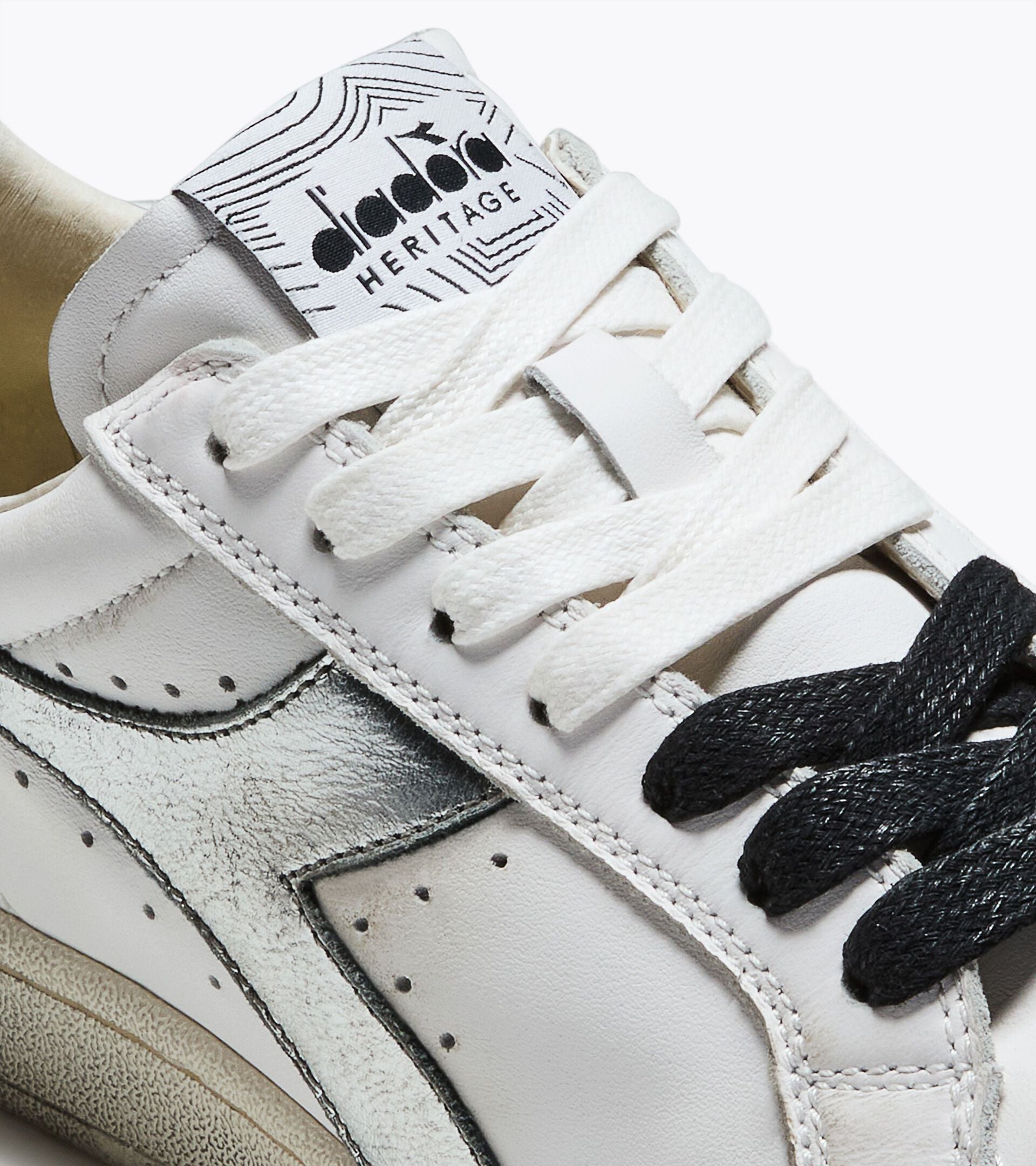 Heritage Shoe in Metallic Leather - Women&rsquo;s PRESTIGE METALLIC WN WHITE/SILVER - Diadora