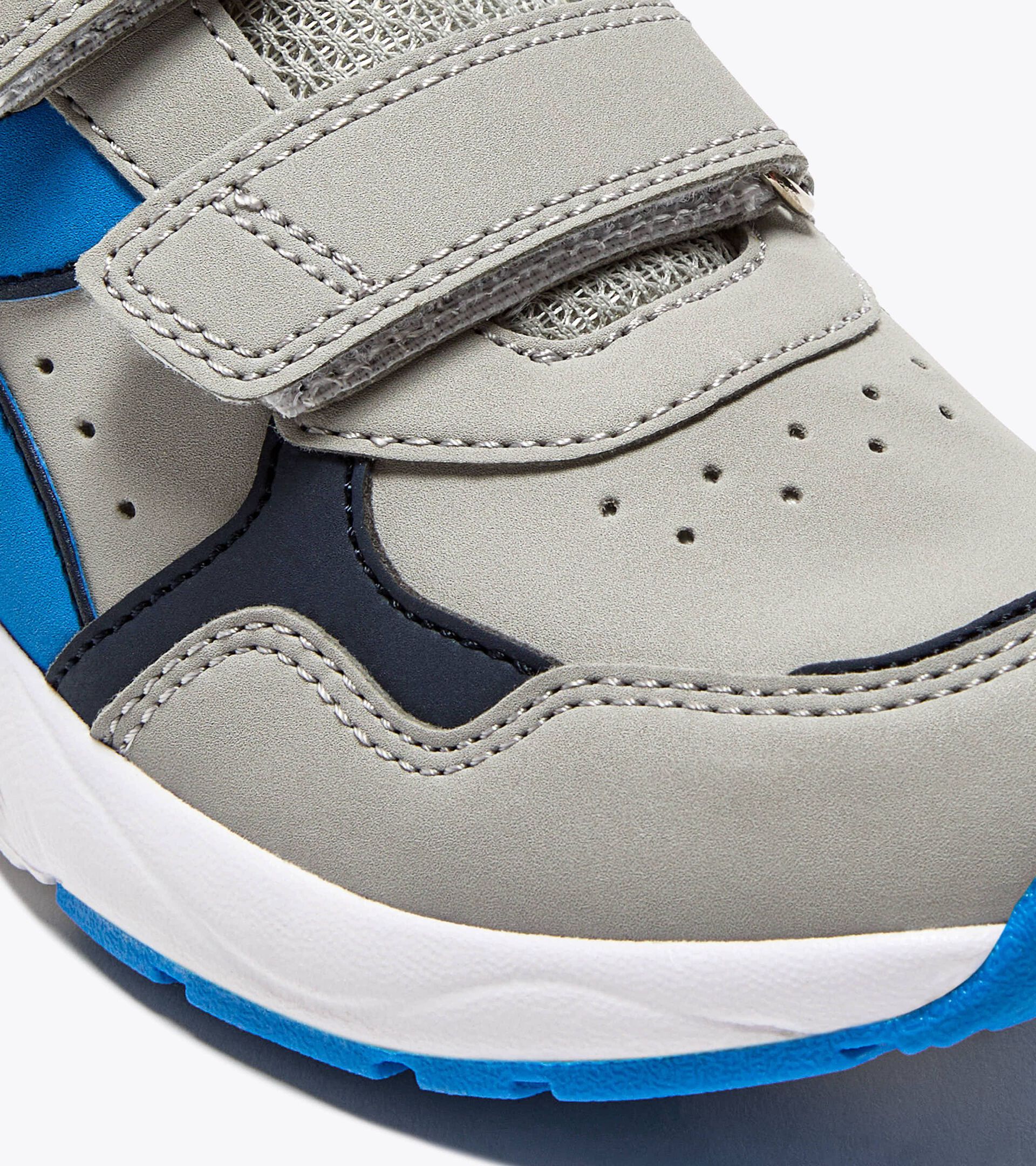 Junior running shoe - All-gender
FALCON 5 SL JR V SILVER DD/PALACE BLUE - Diadora
