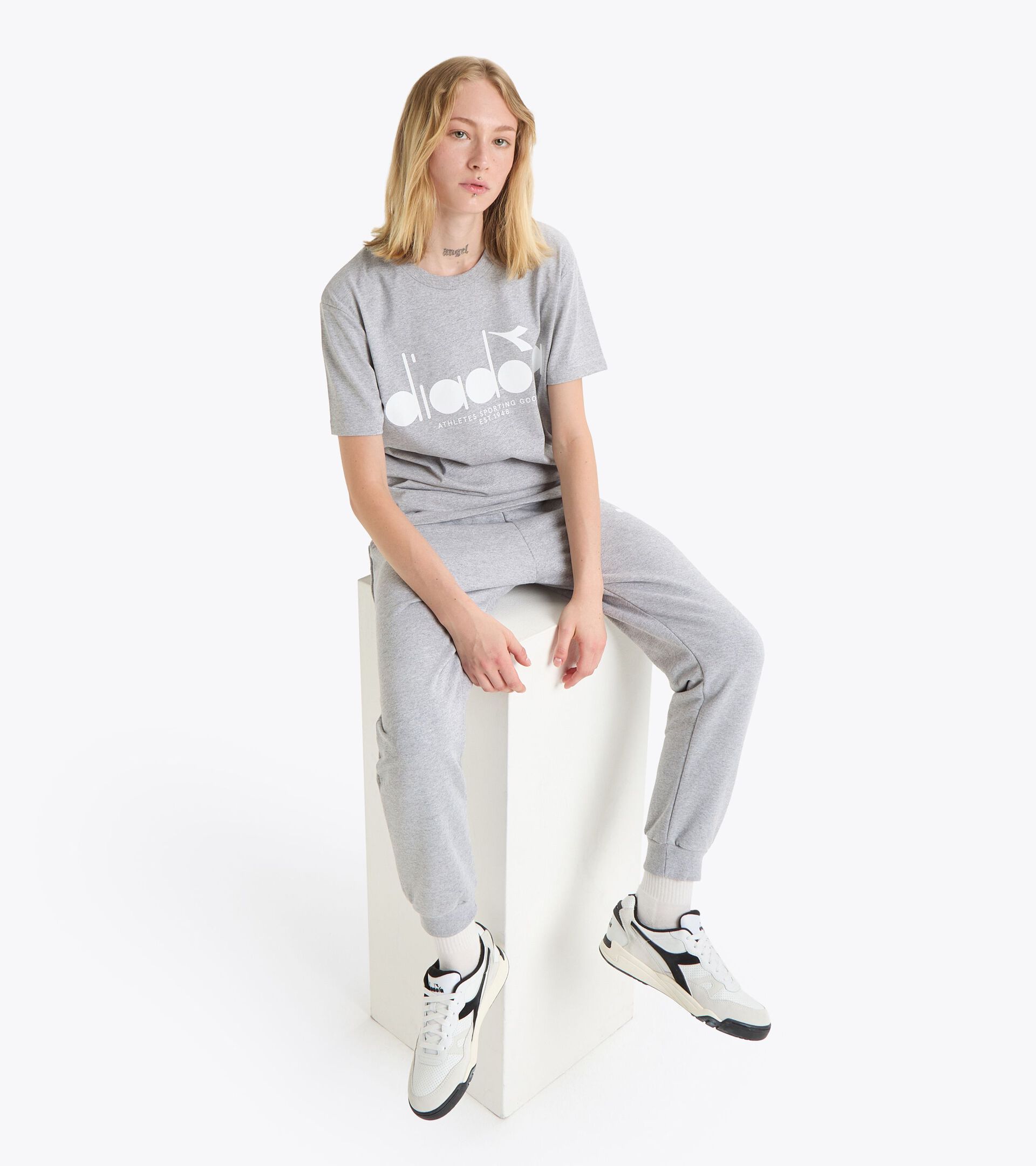 T-shirt - All-Gender T-SHIRT SS LOGO HIGH RISE MELANGE - Diadora