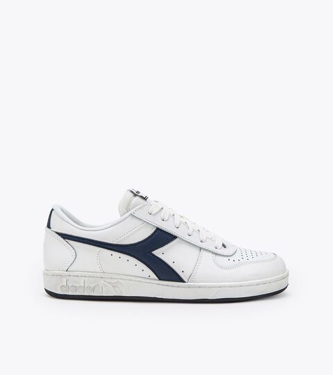 Sporty sneakers - Unisex MAGIC BASKET LOW ICONA WHITE /BLUE CASPIAN SEA - Diadora