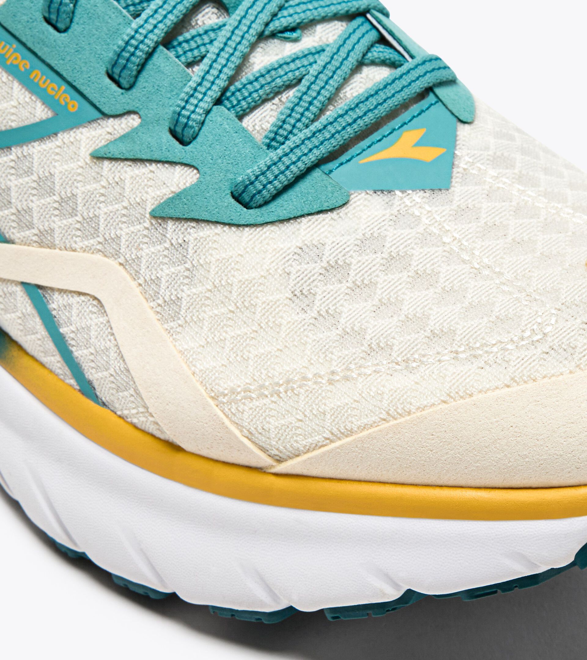 Wide fit running shoe - Cushioning and reactivity - Women’s
 EQUIPE NUCLEO WIDE W WHISPER WHITE/DUSTY TURQUOISE - Diadora